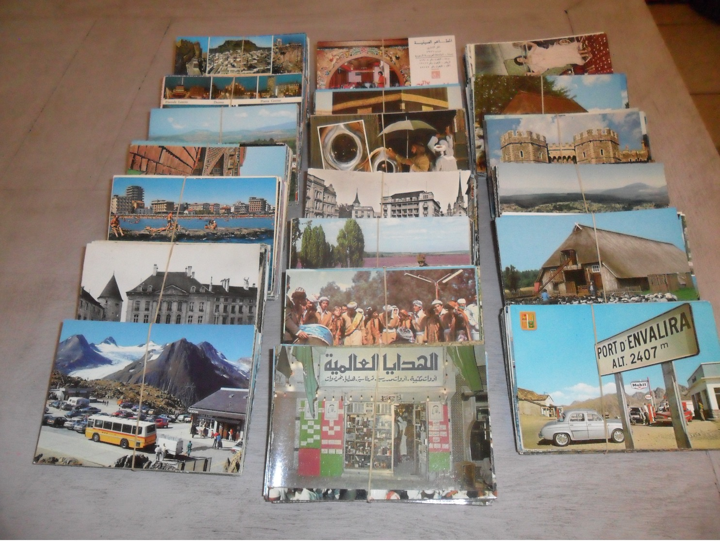 Beau Grand Lot De 1000 Cartes Postales Du Monde  CSM Grand Format   Mooi Lot Van 1000 Postkaarten Van De Wereld - 500 CP Min.