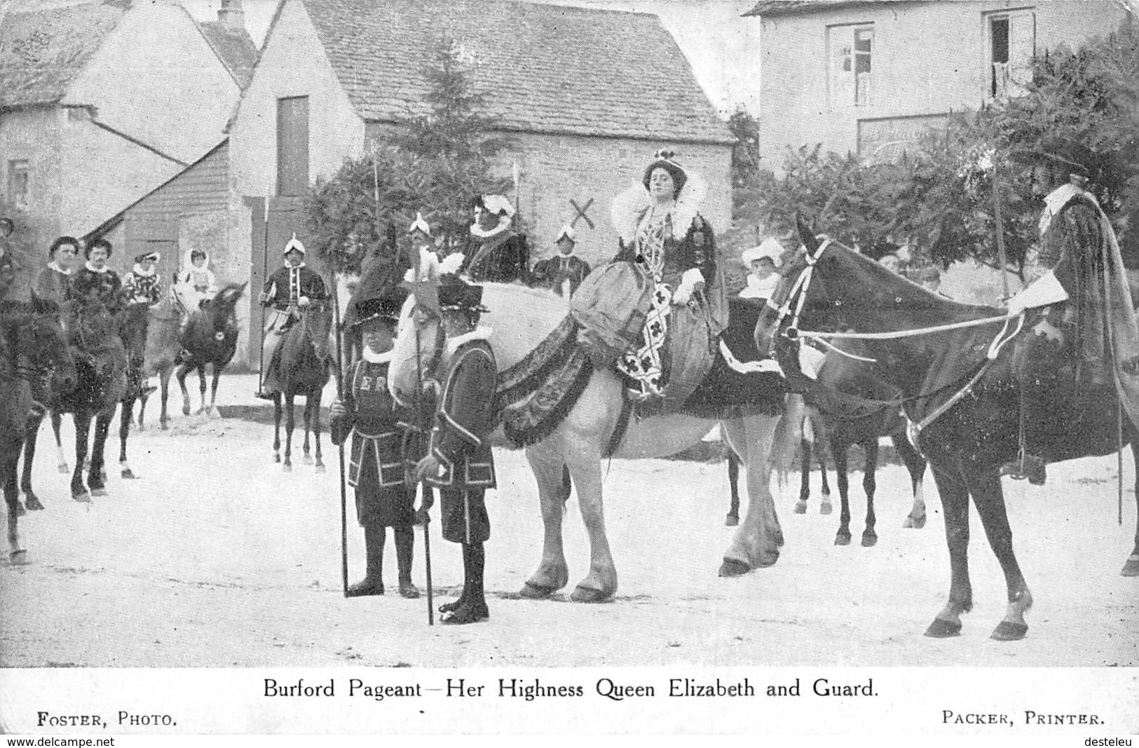 Burford Pageant - Her Highness Queen Elisabeth And Guard - Familles Royales