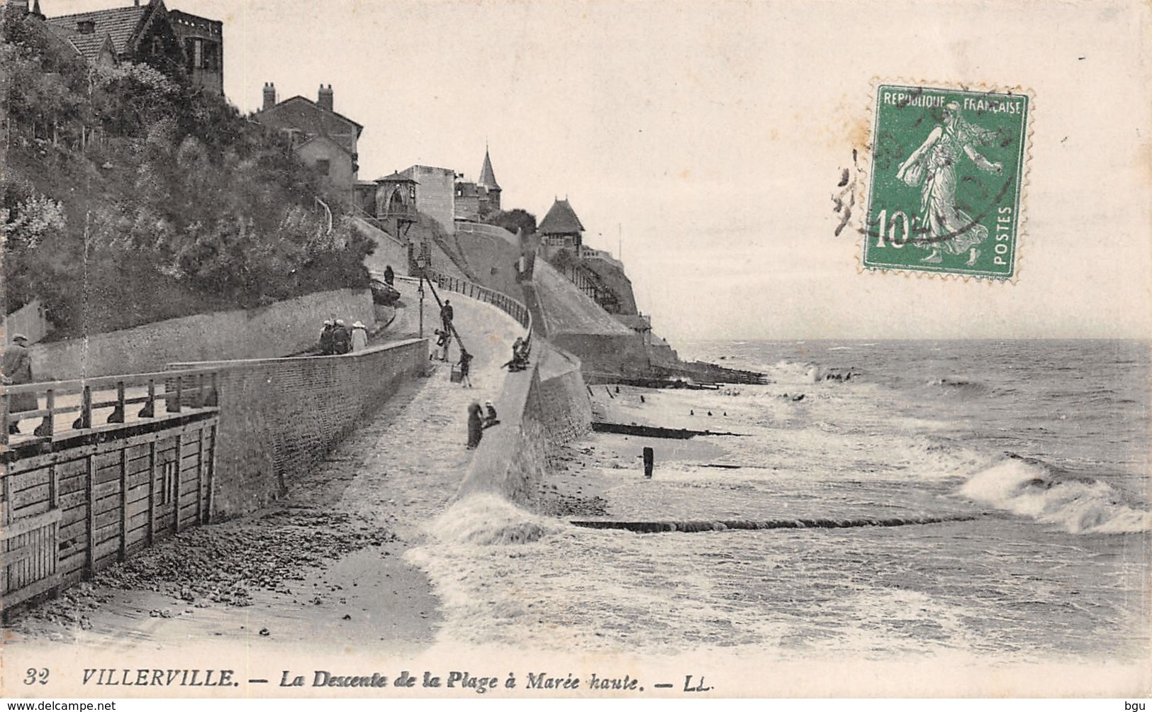 Villerville (14) - La Descente De La Plage à Marée Haute - Villerville