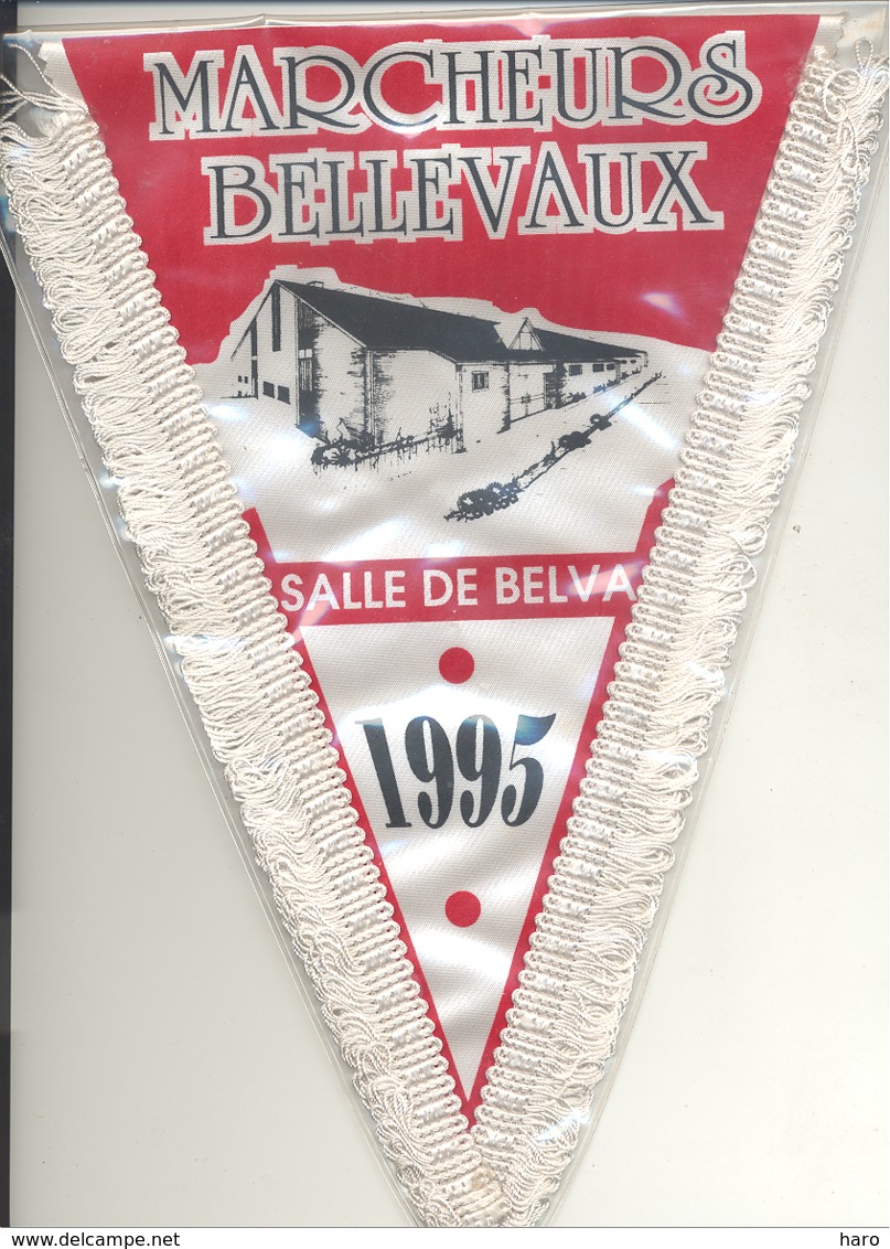 Très Joli Fanion Des "Marcheurs De Bellevaux " ( Malmedy) 1995  ( B250) - Autres & Non Classés