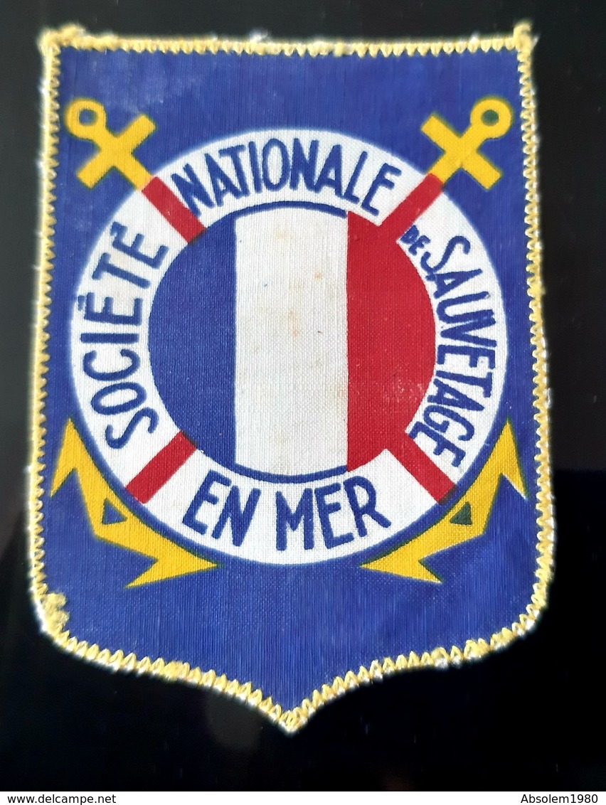 SOCIETE NATIONALE DE SAUVETAGE EN MER ECUSSON INSIGNE MARINE NATIONALE SAUVETEUR DES MERS MILITARIA TISSU - Navy