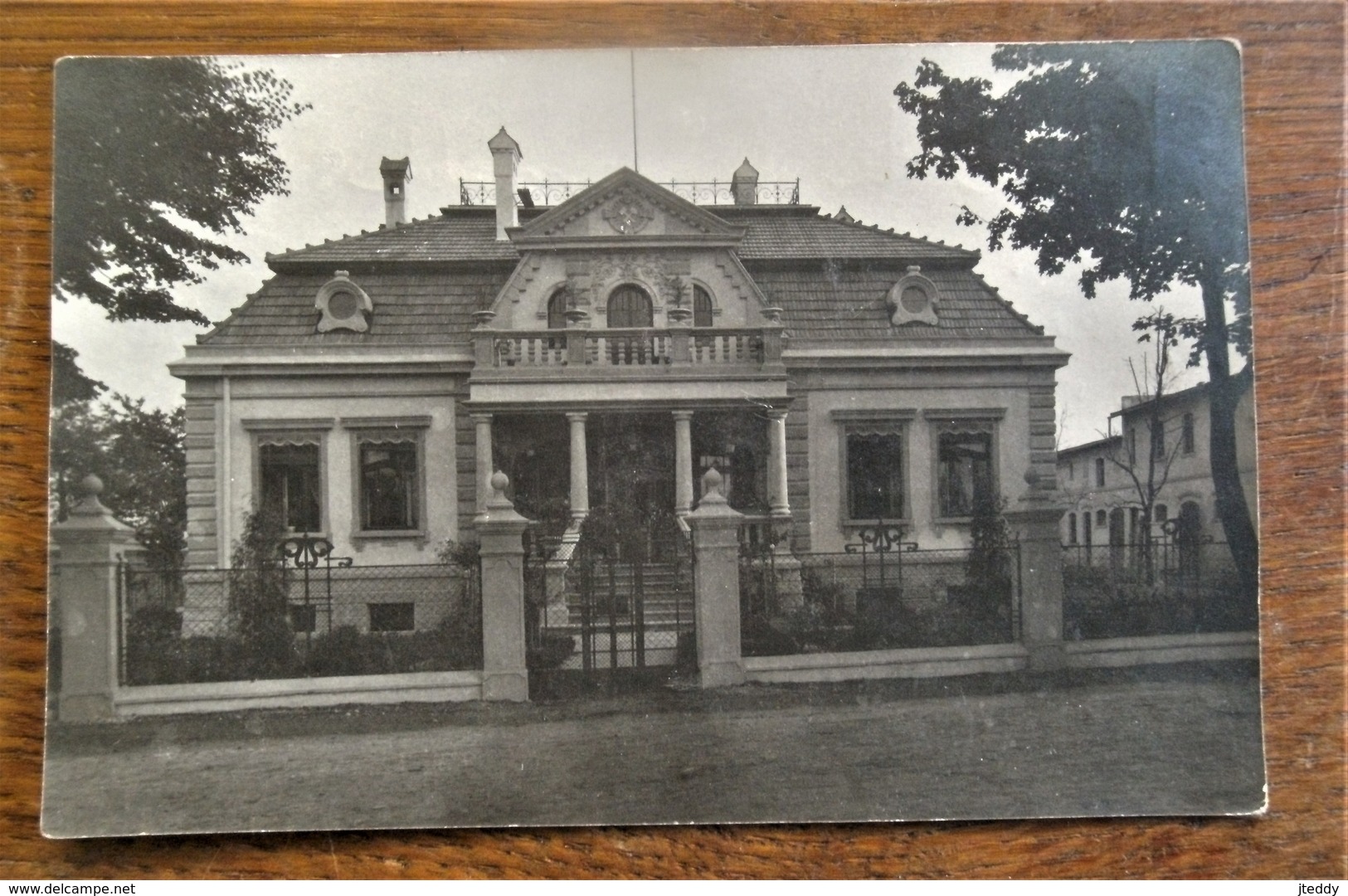 Antiek FOTOKAART  Villa De La Famille 1920 CASEL - A Identifier