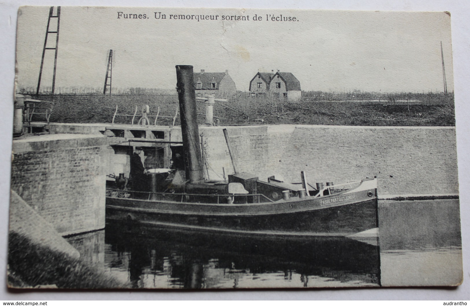 CPA Belgique Veurne Furnes Un Remorqueur Sortant De L'écluse 1925 Simon Infirmière Hôpital Lycée De Garçons Cherbourg - Veurne