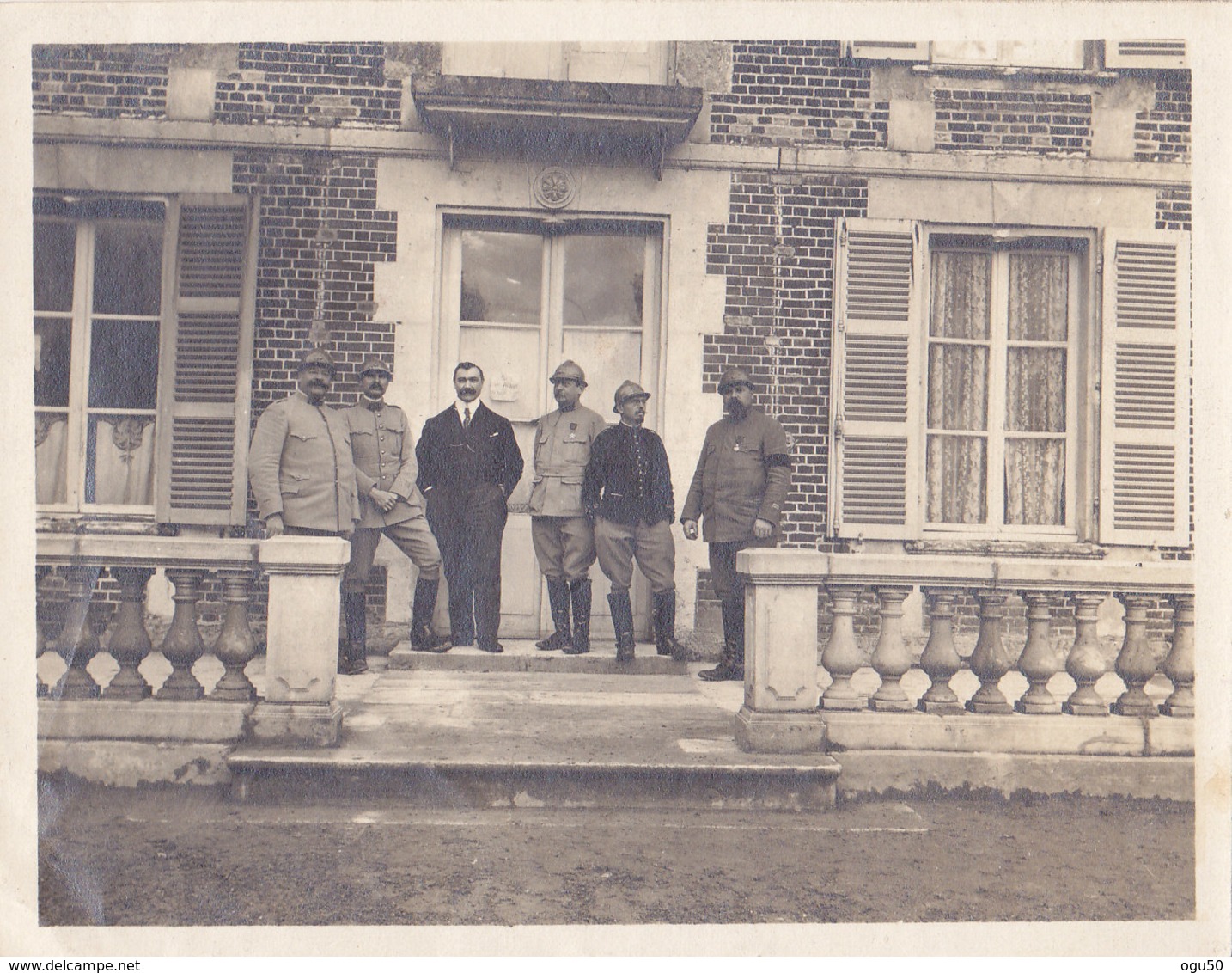 Militariat (Photographie) - Sur Le Perron D'une Maison - Oorlog, Militair