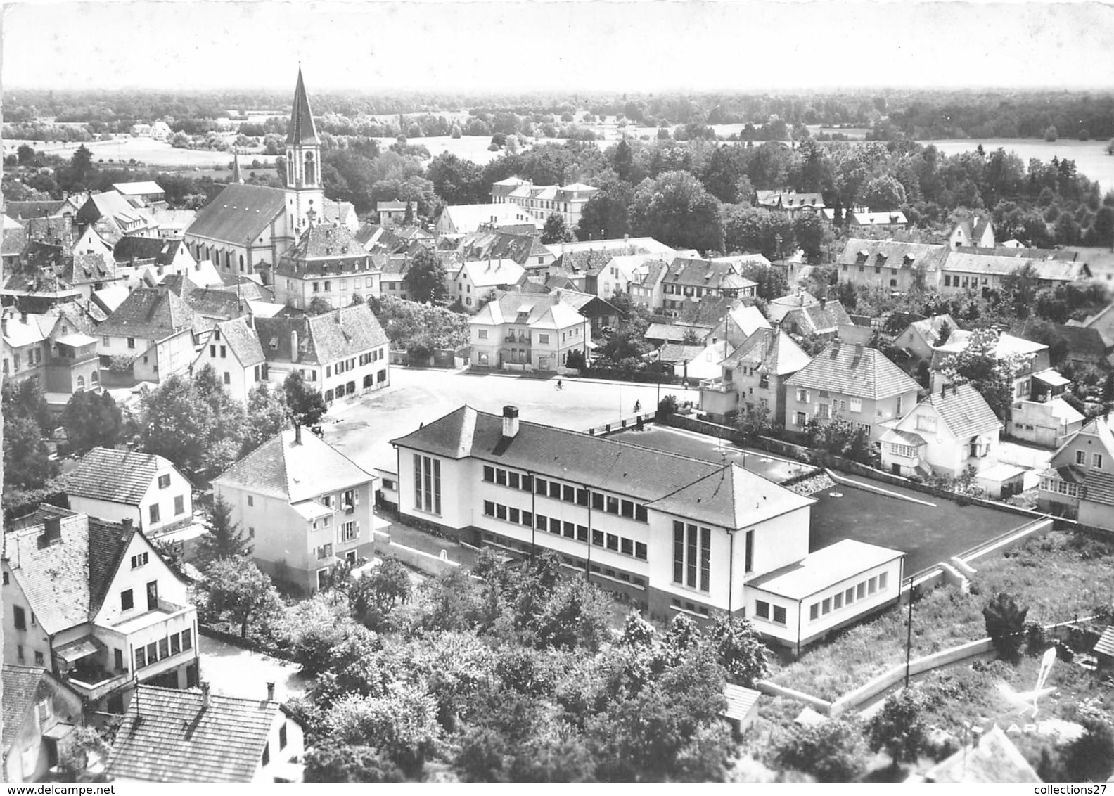 67-BENFELD- PLACE BRIAND ET LE GROUPE SCOLAIRE VUE DU CIEL - Benfeld