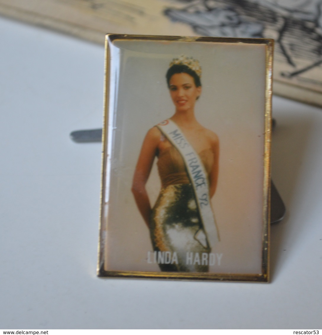 Rare Pin's Miss France Linda Hardy - Pin-ups