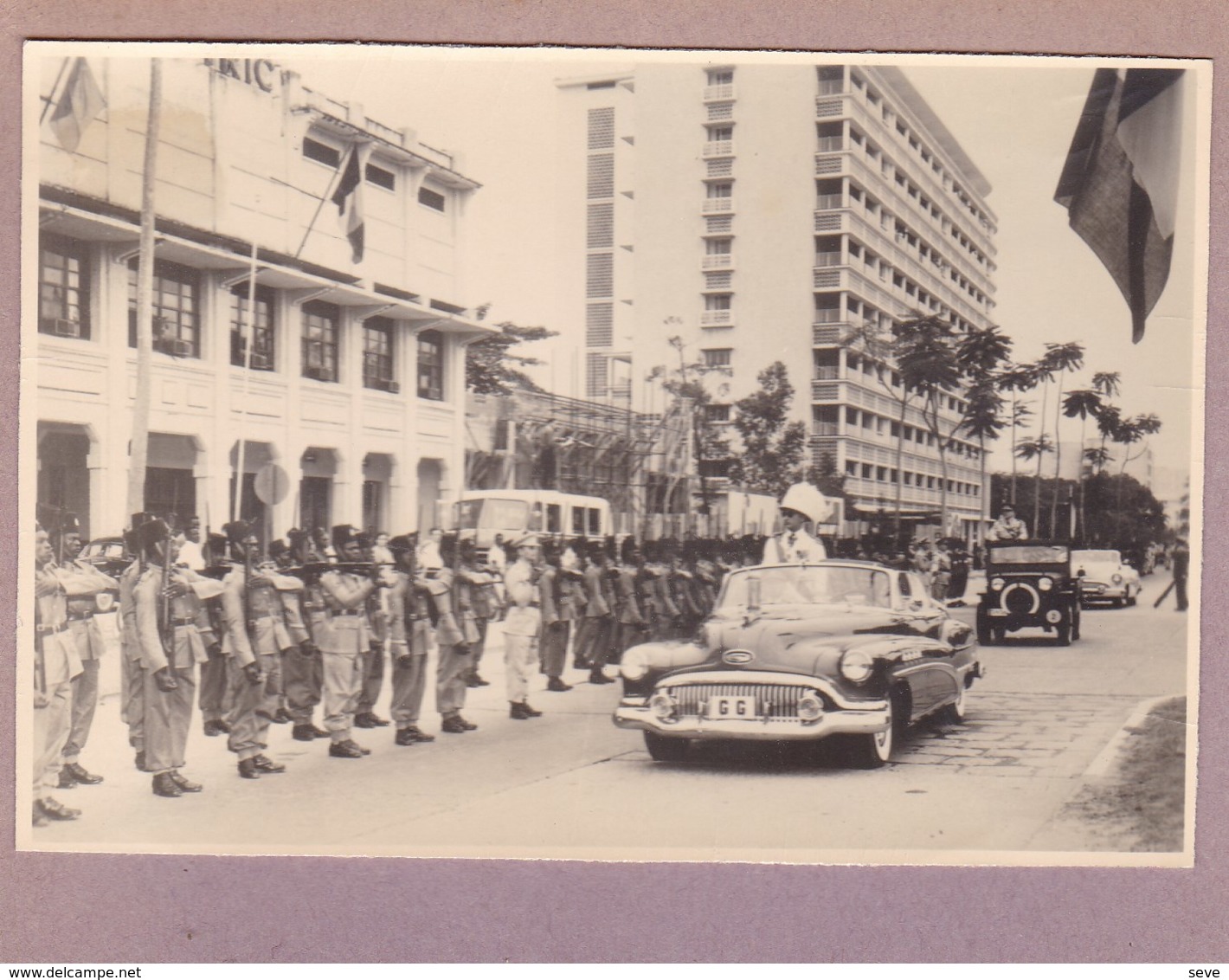 CONGO LEOPOLVILLE Fête Nationale Défilé 21 Juillet 1956  Photo Amateur Format Environ 7, 5 Cm X 5,5 Cm - Lieux