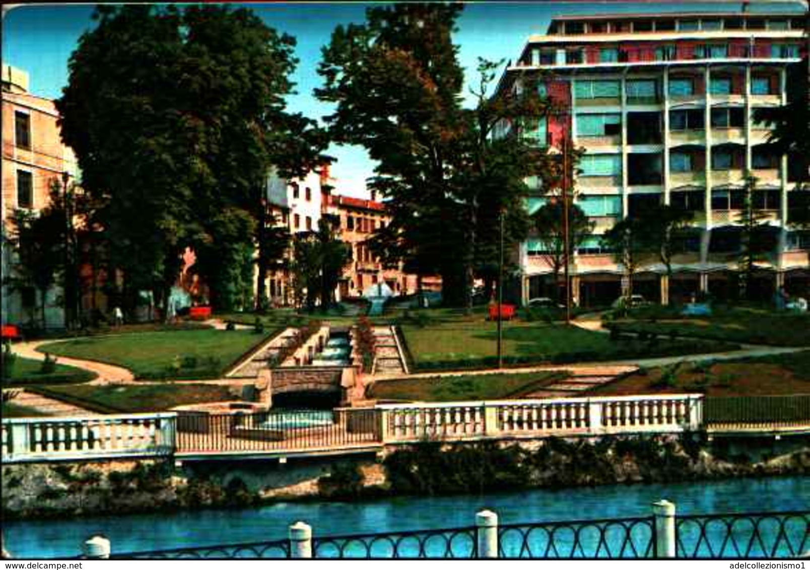 1481) CARTOLINA DI TREVISO-GIARDINI-VIAGGIATA - Treviso