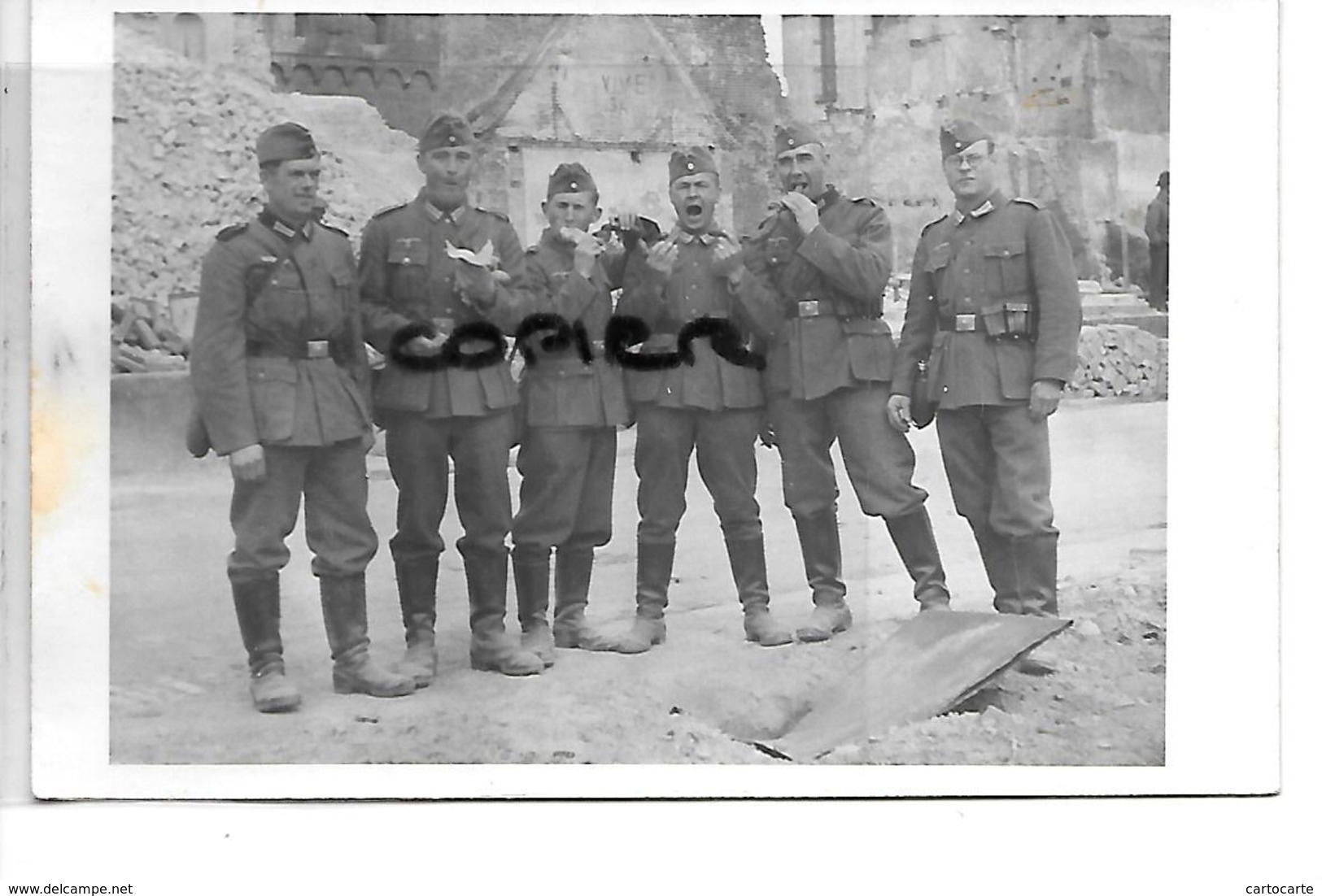 67 LAUTERBOURG CARTE PHOTO SOLDATS ALLEMANDS 1941 PORTE DU MILIEU GROS PLAN - Lauterbourg