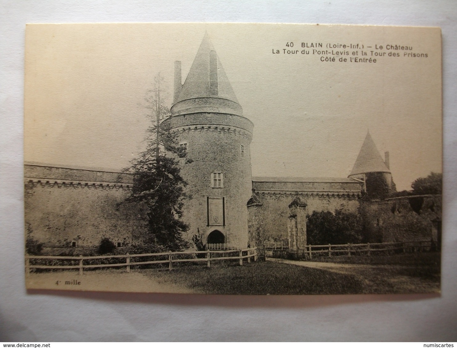 Carte Postale Blain (44) Le Chateau - La Tour Du Pont Levis Et La Tour Des Prisons ( Petit Format 1922  ) - Blain