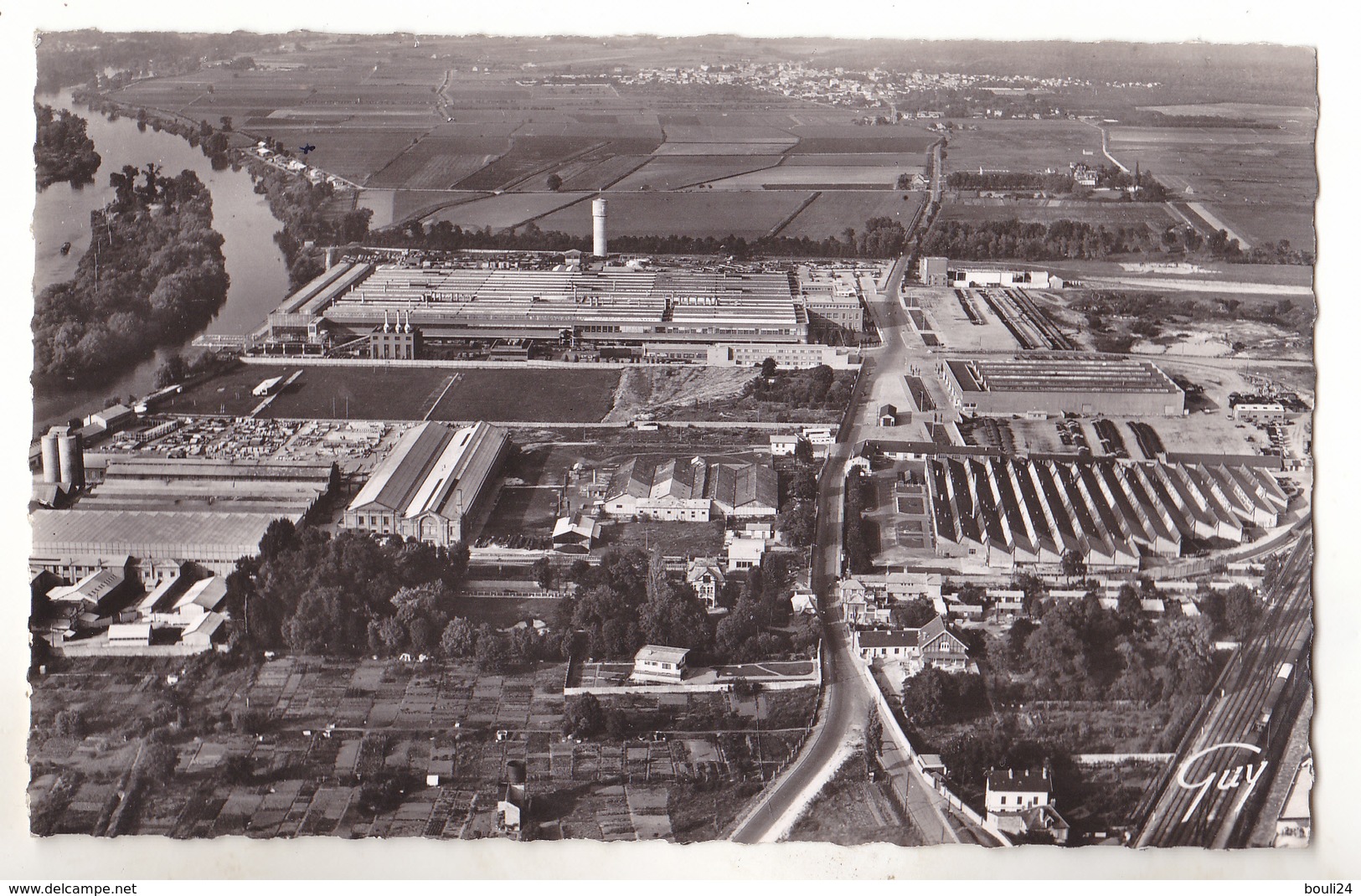 POISSY  EN YVELINES  EN AVION AU DESSUS DES USINES FORD  CPA  CIRCULEE - Poissy