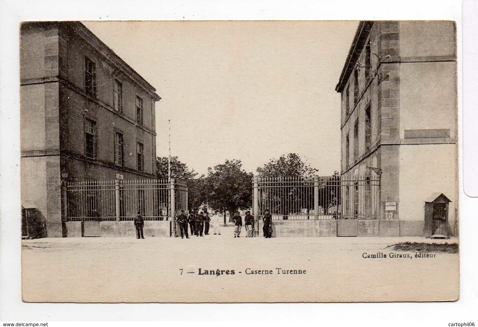 - CPA LANGRES (52) - Caserne Turenne (avec Personnages) - Edition Camille Giraux N° 7 - - Langres