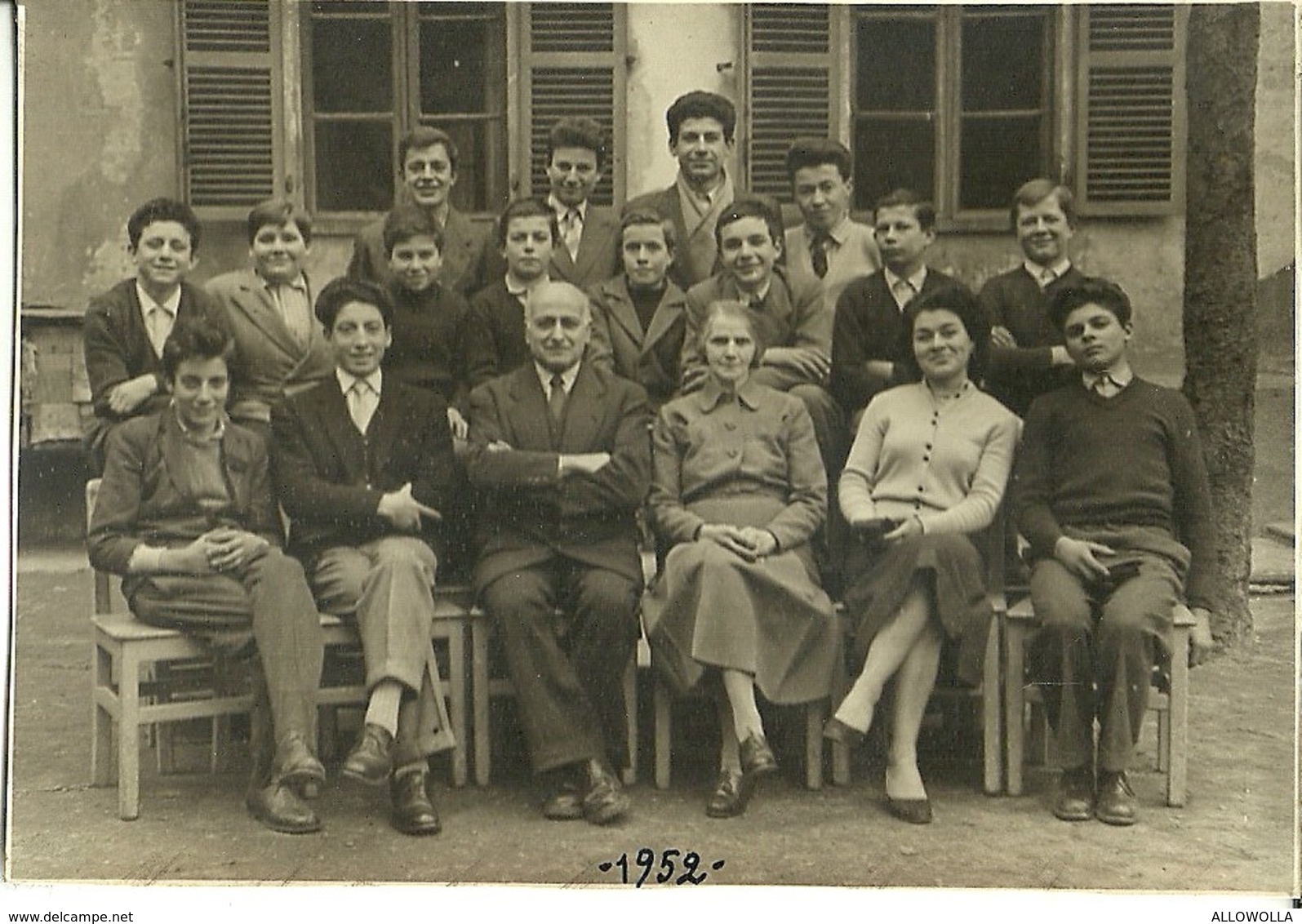 3526 "ISTITUTO ARTIGIANELLI VALDESI-VIA BERTHOLLET 34-TORINO-FOTO DI GRUPPO IN CORTILE-MARZO 1952" ORIGINALE - Persone Identificate