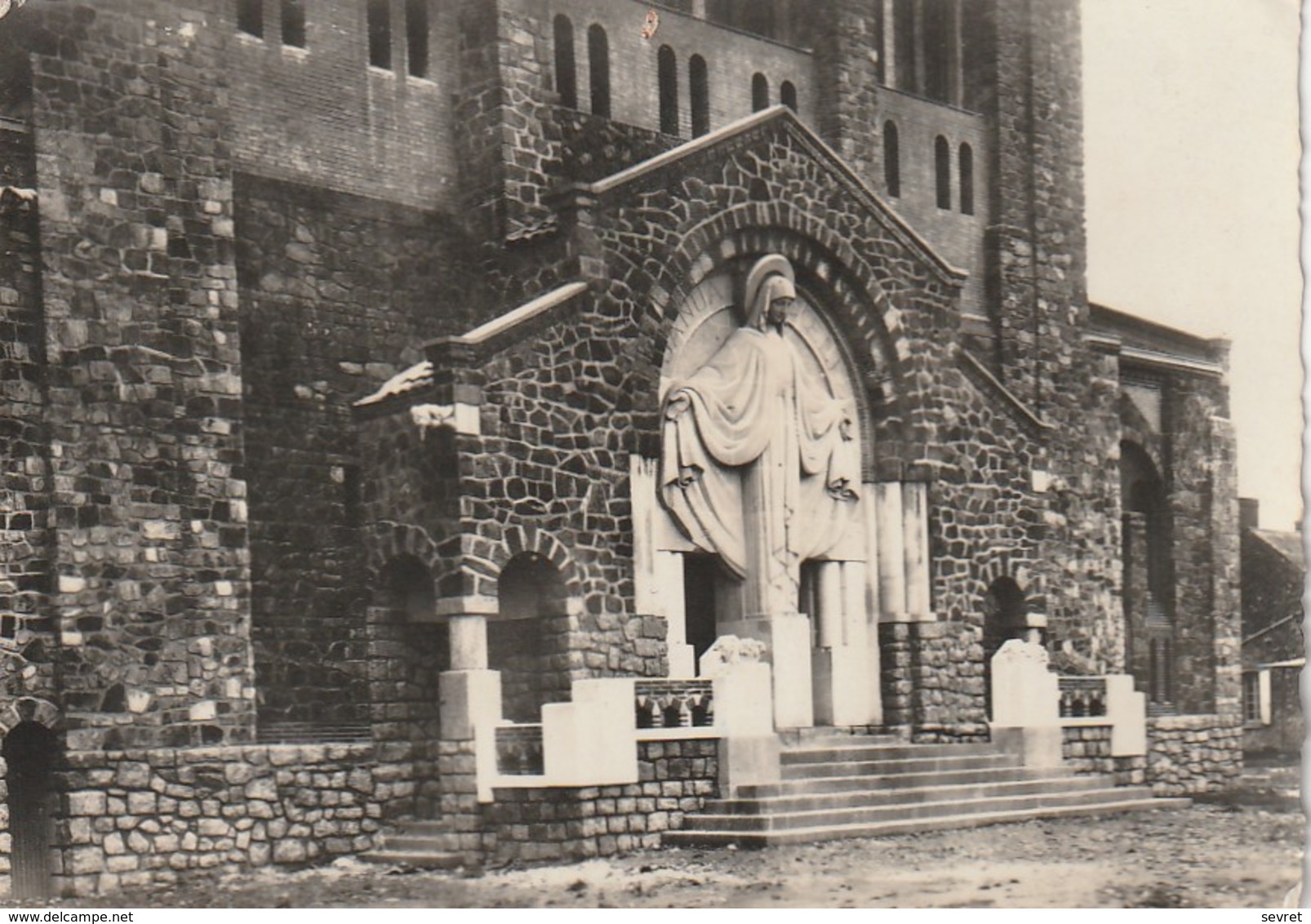 CHOLET  -  Eglise Du Sacré Coeur - Cholet