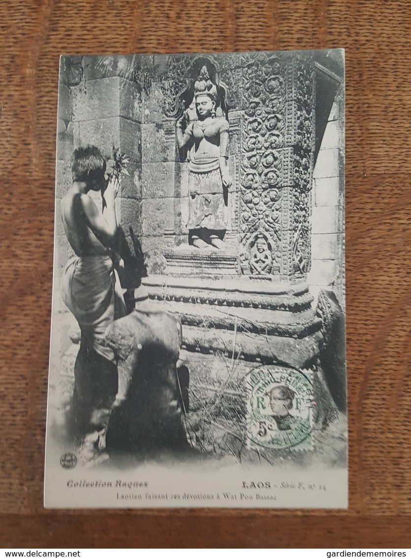 Laos - Laotien Faisant Ses Dévotions à Wat Pou Bassac - Collection Raquez, Série F, N°14 - Laos