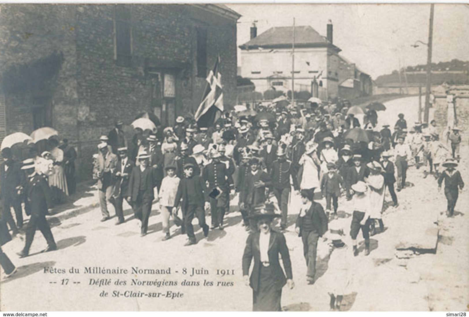 SAINT CLAIR SUR EPTE - CARTE PHOTO - N° 17 - FETE DU MILLENAIRE NORMAND 8 JUIN 1911 - DEFILE DES NORWEGIENS DANS LES RUE - Autres & Non Classés