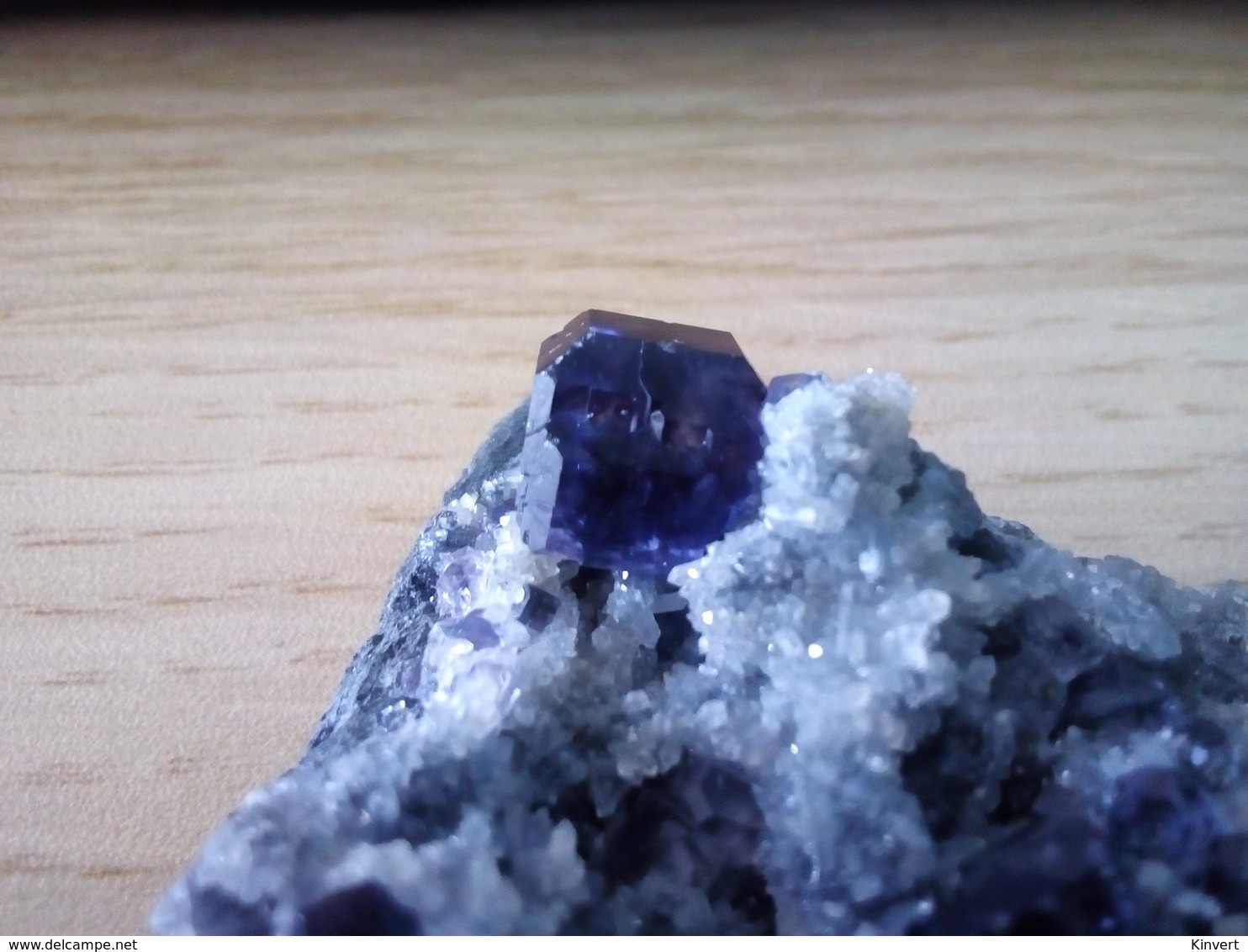 Fluorite Bleue Et Quartz, Fujian, Chine. 40 Grammes. 7 X 4 X 2,5 Cm - Mineralien