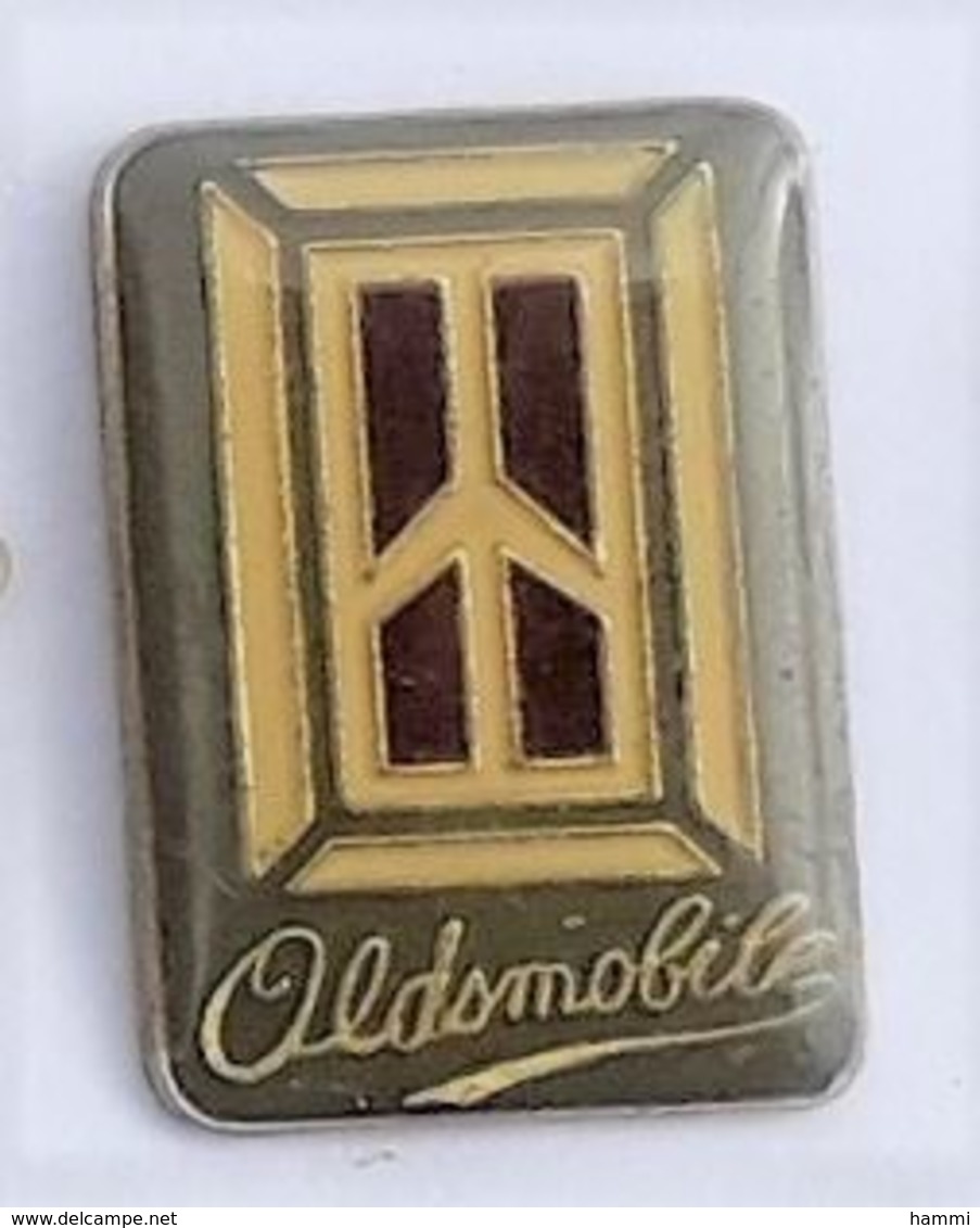 V451 Pin's OLDSMOBILE AUTOMOBILE CAR  LOGO Voiture General Motors Achat Immédiat Immédiat - Autres & Non Classés