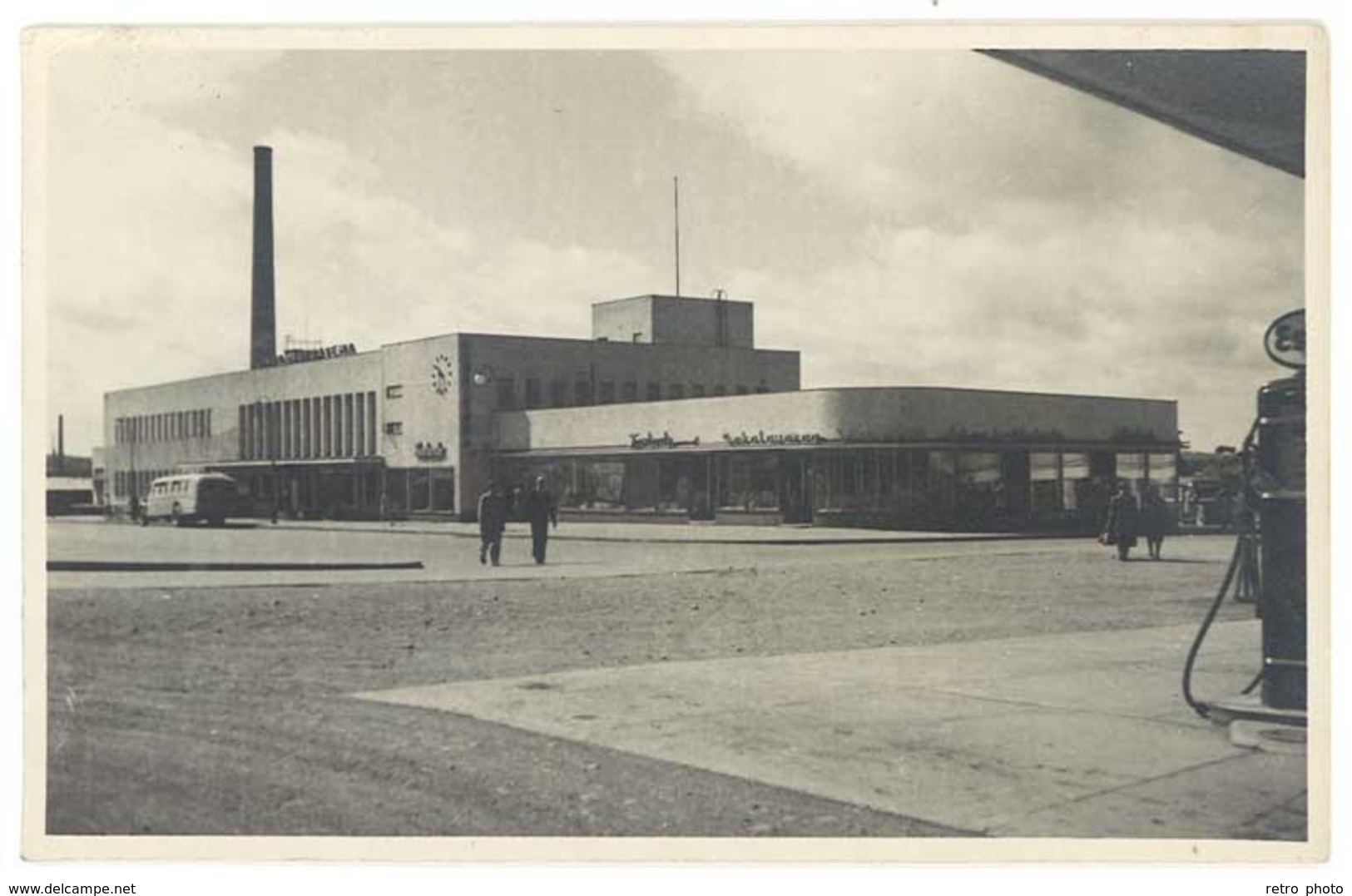 Cpa Finlande - Tampere - Le Garage Des Cars ( Gare Routière / Pompe à Essence Esso à Droite ) - Finland