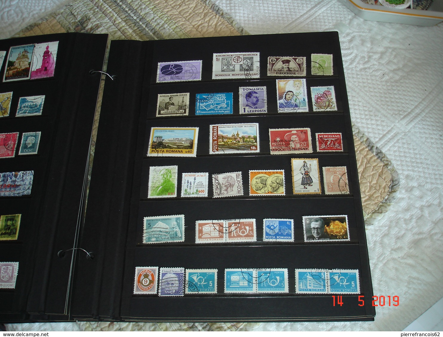 PAGES D'ALBUM CONTENANT TIMBRES OBLITERES DU MONDE - Collections (en Albums)