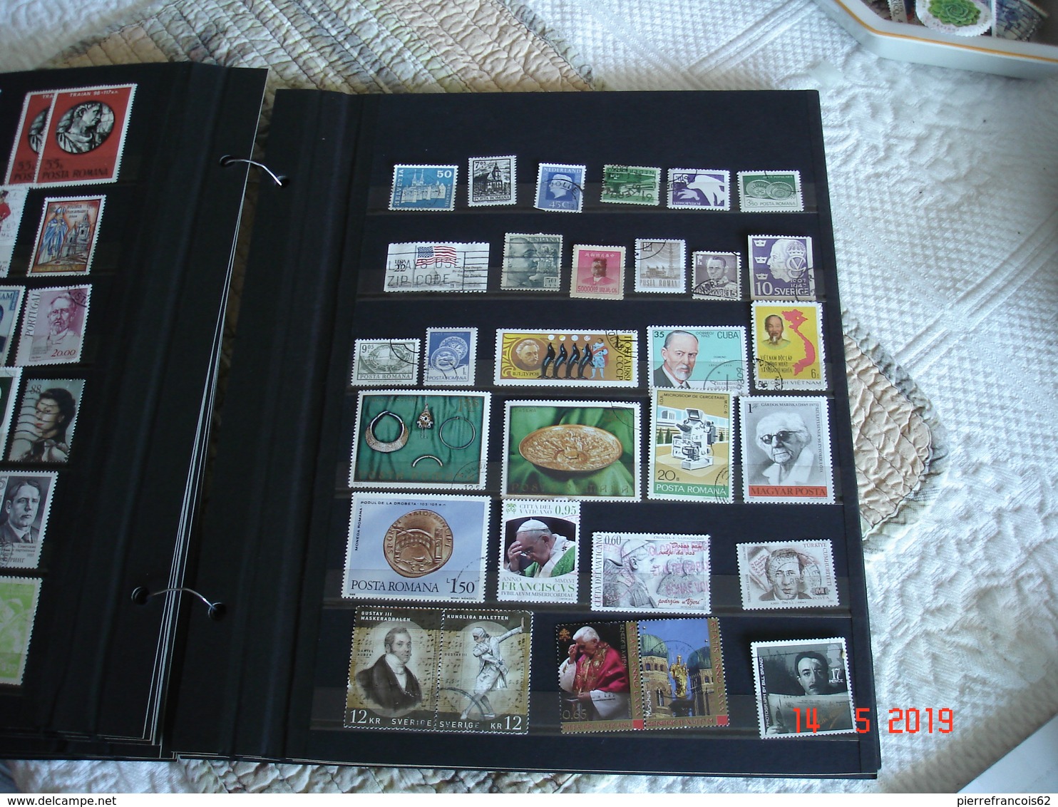 PAGES D'ALBUM CONTENANT TIMBRES OBLITERES DU MONDE