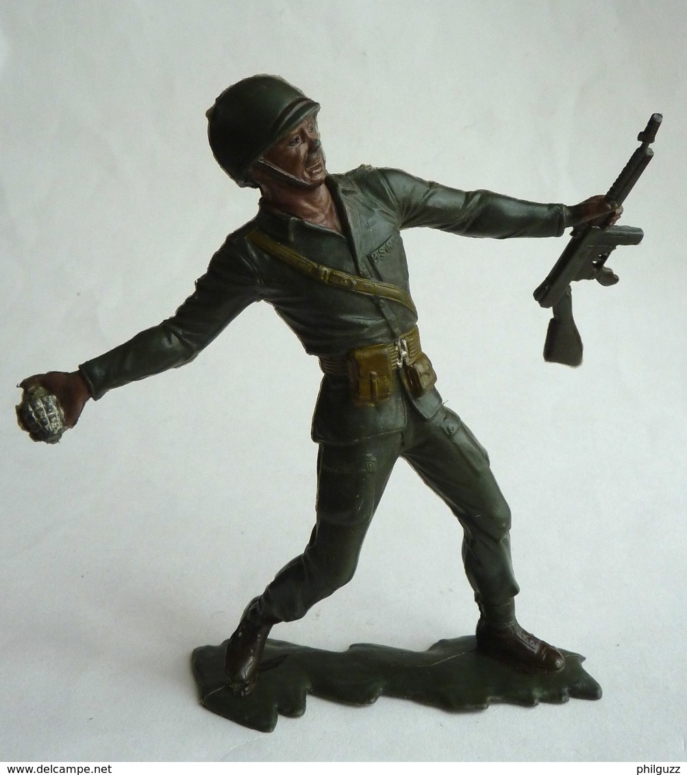 FIGURINE MARX - MARINE US QUI LANCE UNE GRENADE WWII - Vers 1965 - Other & Unclassified