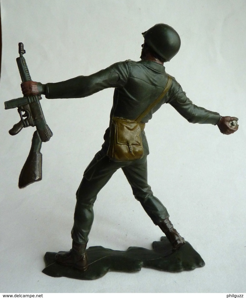 FIGURINE MARX - MARINE US QUI LANCE UNE GRENADE WWII - Vers 1965 - Other & Unclassified