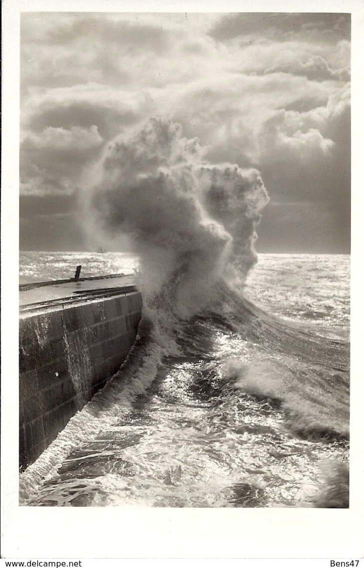 Helgoland Brandung Am Hafen Ungelaufen - Helgoland