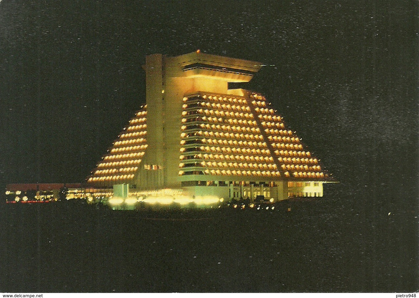 Doha (Qatar) "Doha Sheraton Hotel" At Night, La Nuit, Bei Nacht, Notturno - Qatar