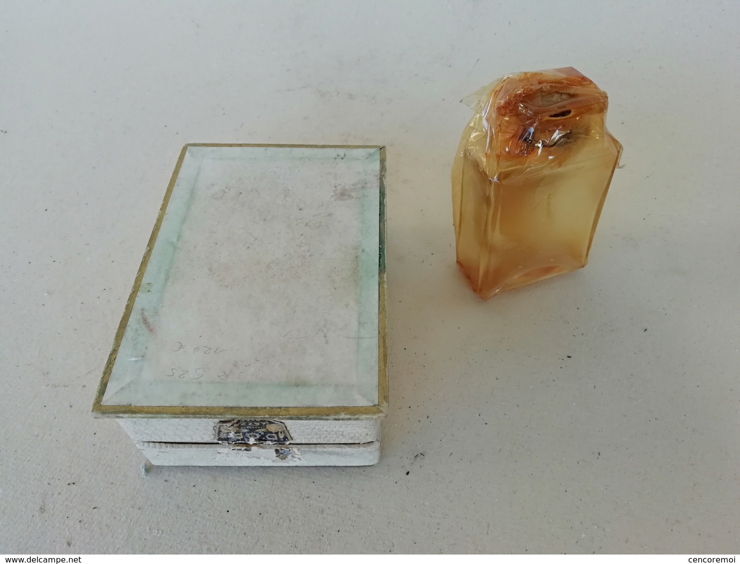 Petit Flacon De Parfum Ancien De Collection Lumière D'or - Mazza - Nice - Flacons (vides)