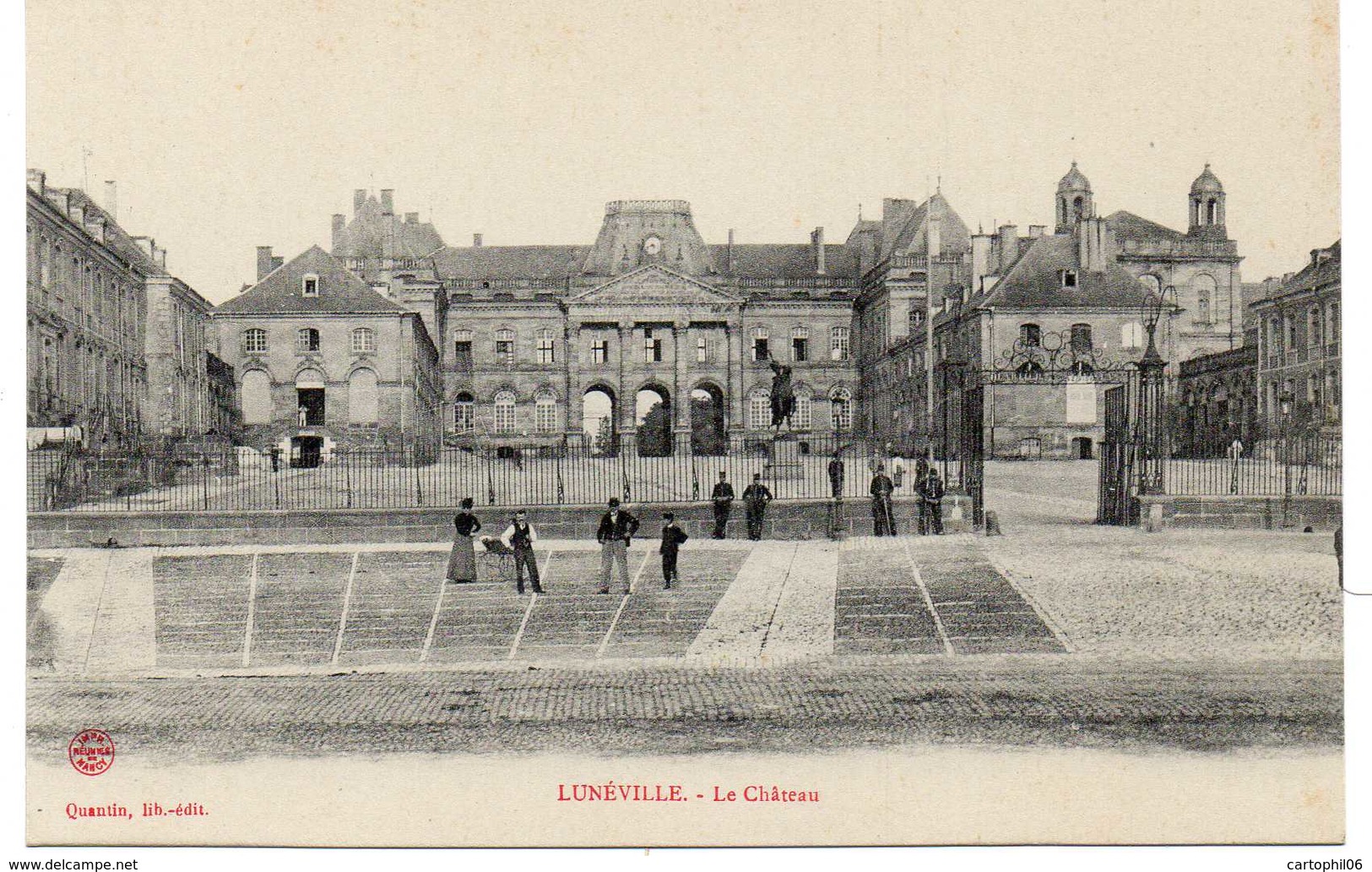 - CPA LUNÉVILLE (54) - Le Château (avec Personnages) - Edition Quantin - - Luneville