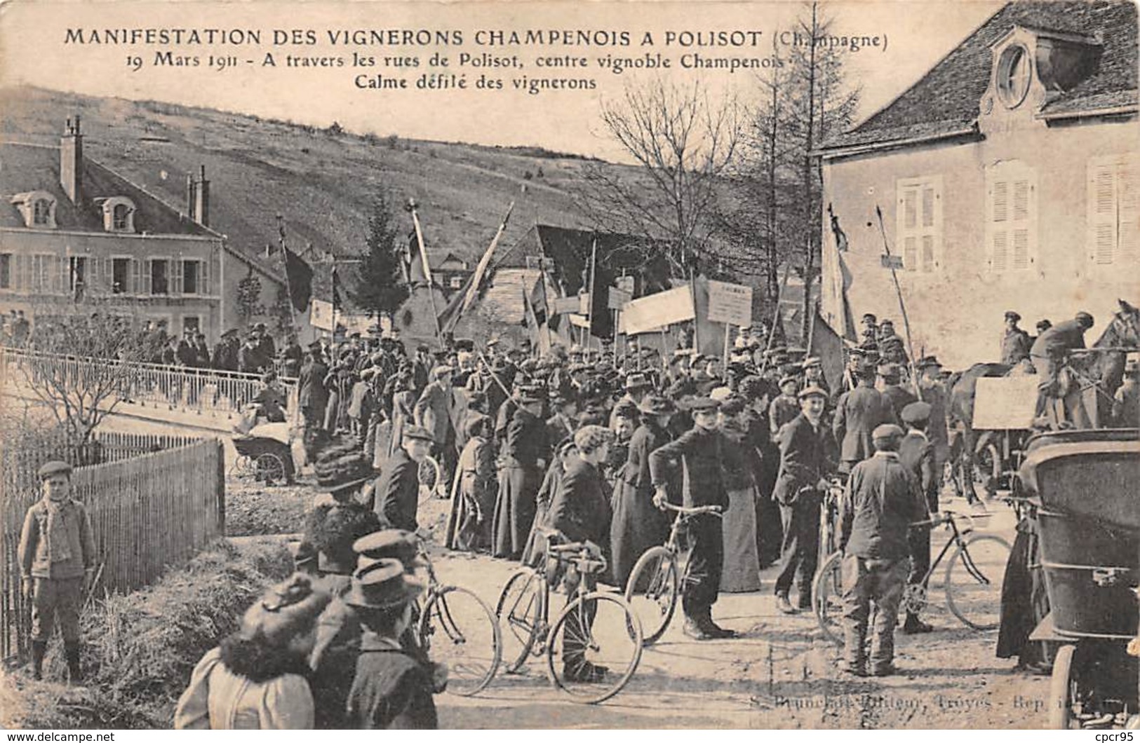 10 . N° 54605. Polisot . Manifestations Vignerons. A Travers Les Rues - Autres & Non Classés