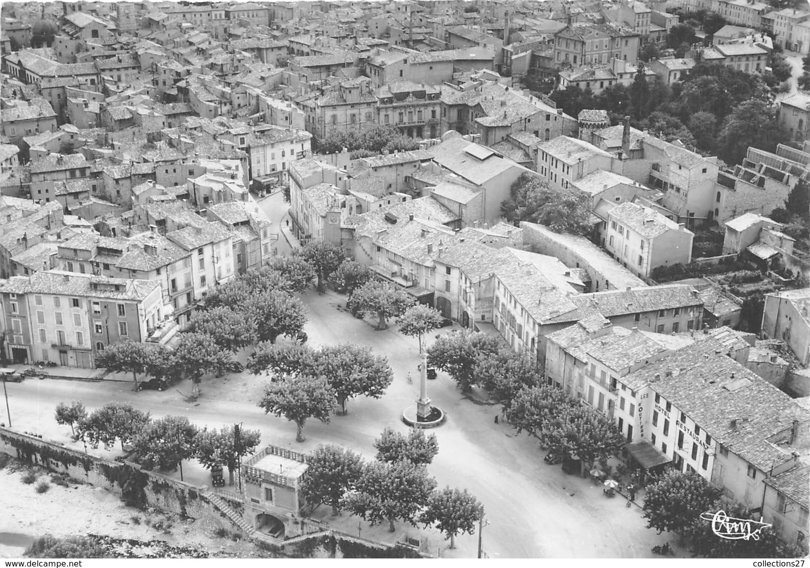 84-APT- VUE GENERALE AERIENNE AU CENTRE PLACE DE LA BOUQUERIE - Apt