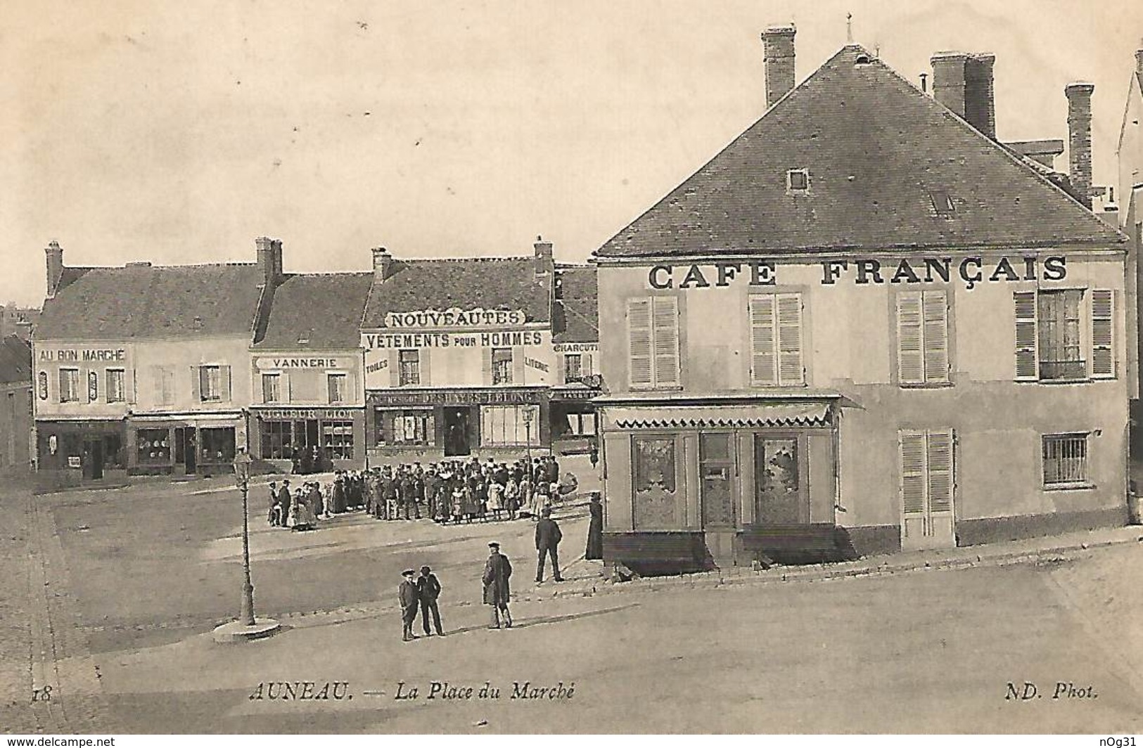 28 - La Place Du Marché - Auneau