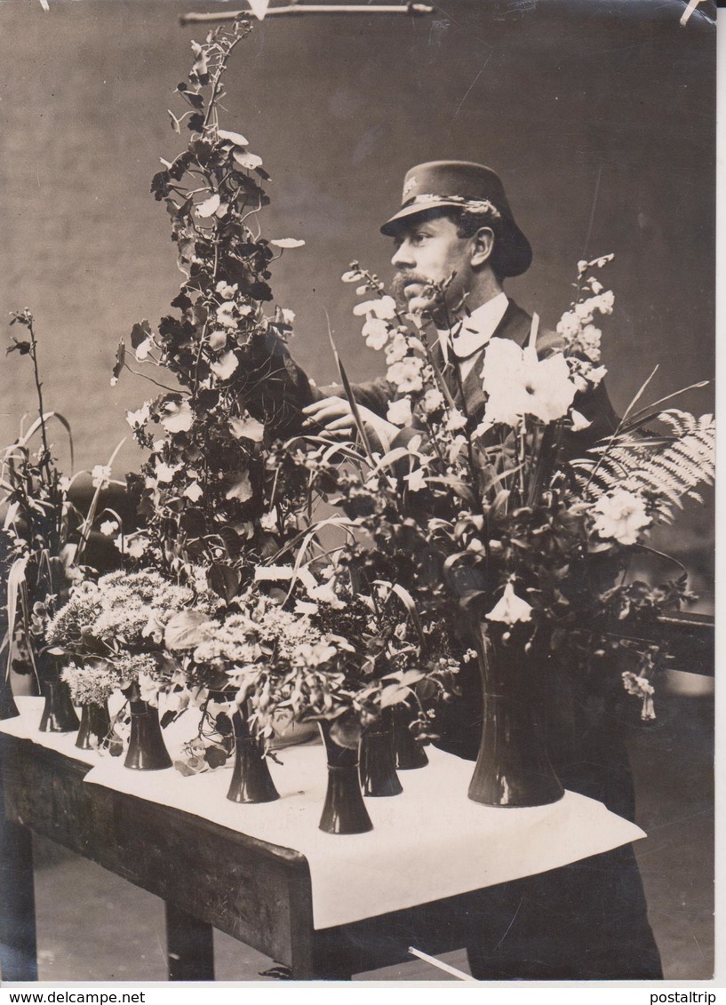 POSTMEN'S FIRST FLOWER SHOW HELD  Botánica Botany Botanique Botanik Fonds Victor FORBIN (1864-1947) - Otros & Sin Clasificación