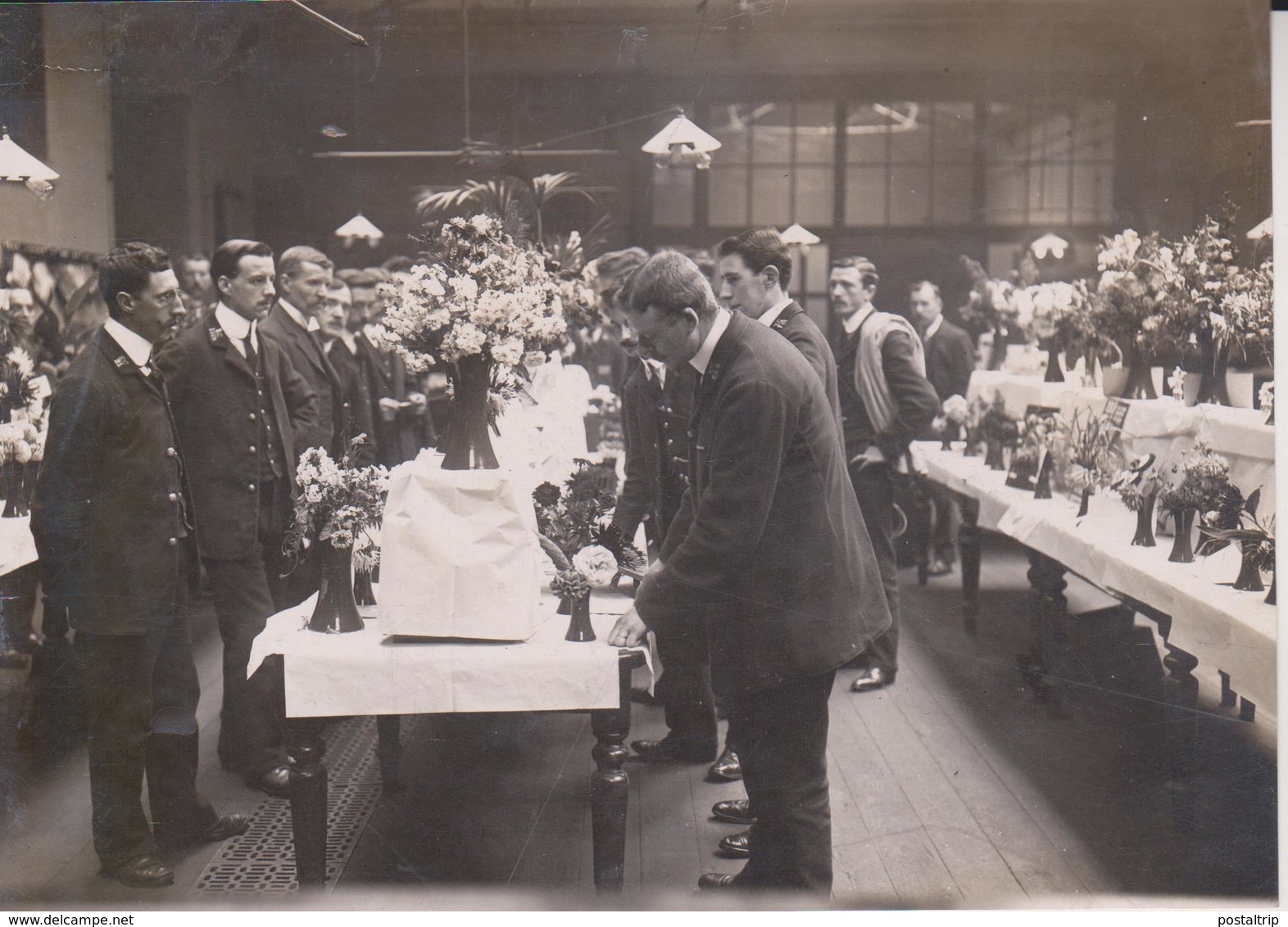 POSTMEN'S FIRST FLOWER SHOW HELD  Botánica Botany Botanique Botanik Fonds Victor FORBIN (1864-1947) - Otros & Sin Clasificación