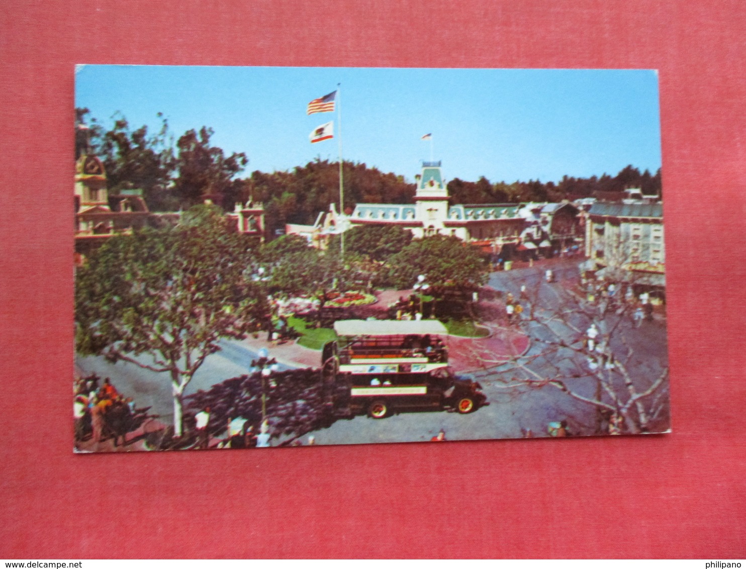 Town Square   Disneyland  Ref 3356 - Disneyland