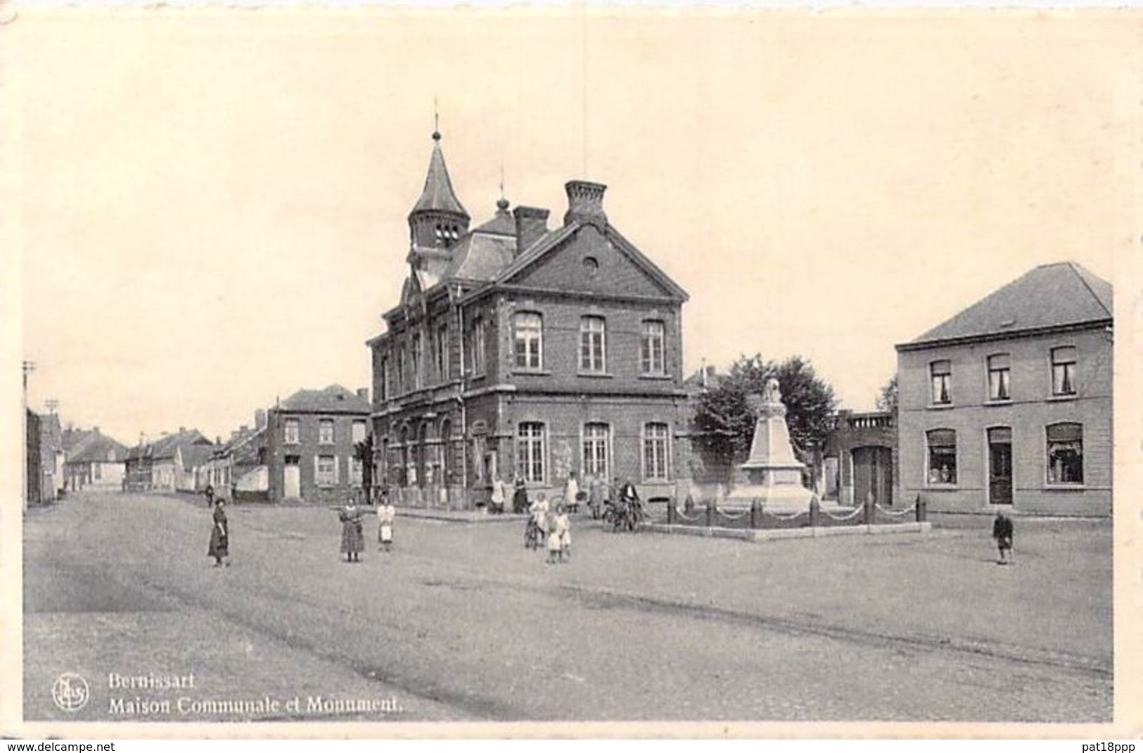 BELGIQUE Belgium ( Hainault ) BERNISSART : Maison Communale Et Monument - CPA - Belgien België - Bernissart