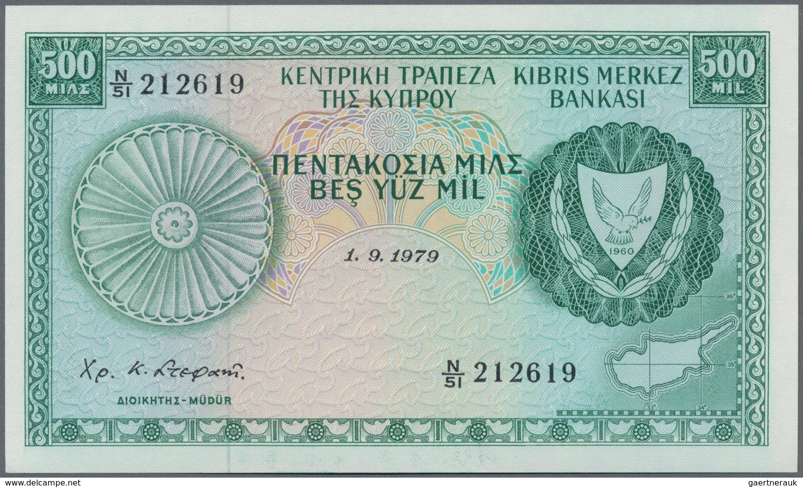 Cyprus / Zypern: Set Of 2 Notes Containing 500 Mils And 1 Pound 1976/79, The First In UNC, The Secon - Zypern