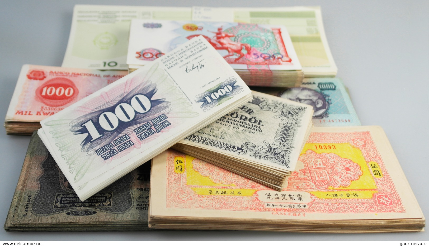 Alle Welt: Dealers Lot Of An Estimated Number Of About 10.000 Banknotes, All Sortet In Plastic Sleev - Other & Unclassified