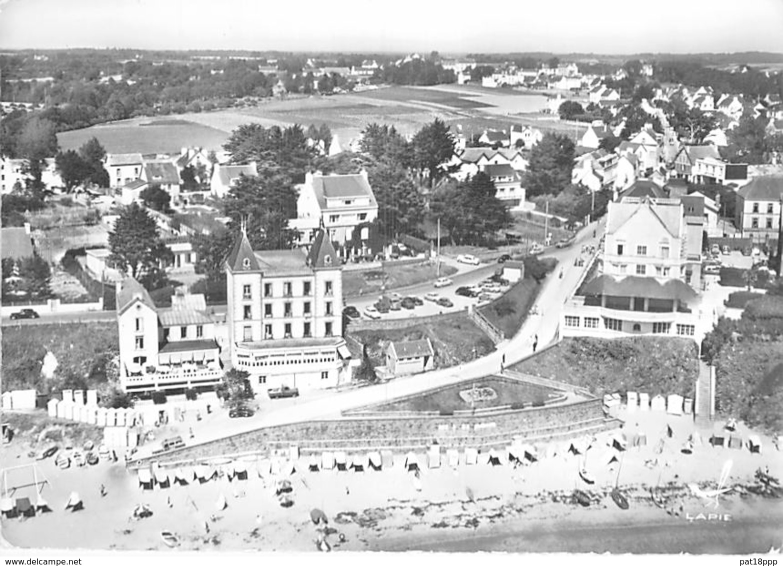 29 - LE POULDU : La Plage Et Les Hotels - CPSM Dentelée Noir Et Blanc Grand Format - Finistère - Le Pouldu