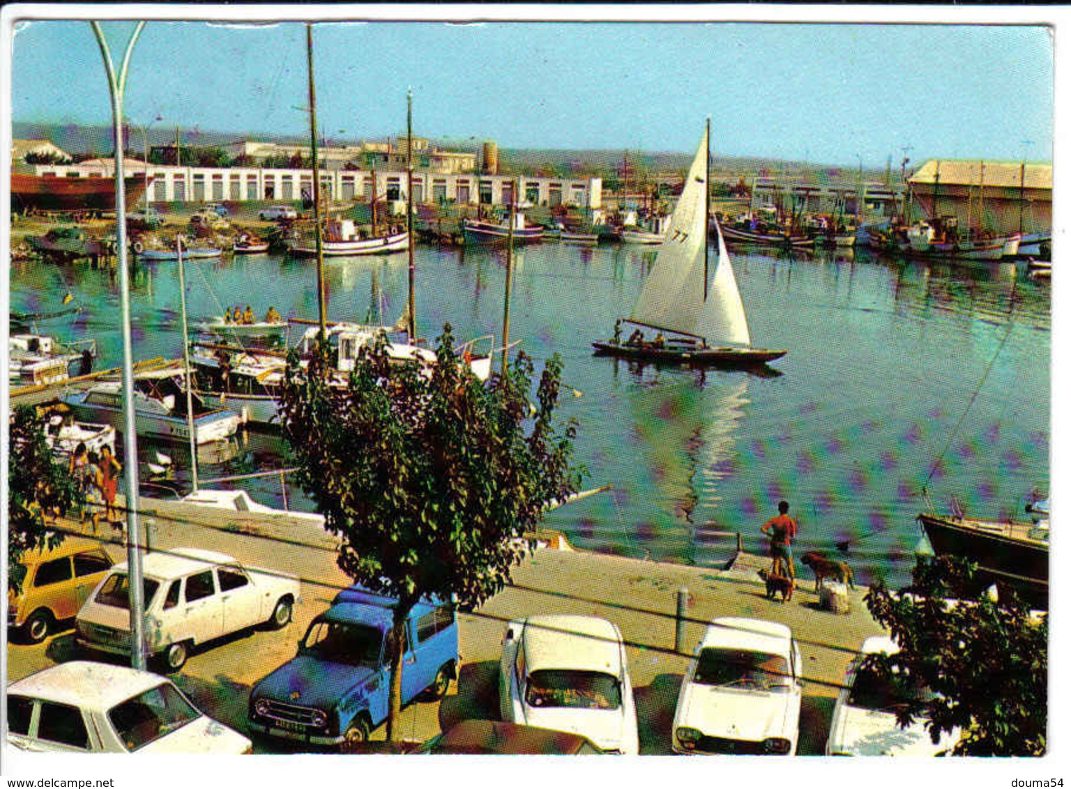 RENAULT 4, CITROEN DS, à Port La Nouvelle (11) - Voitures De Tourisme