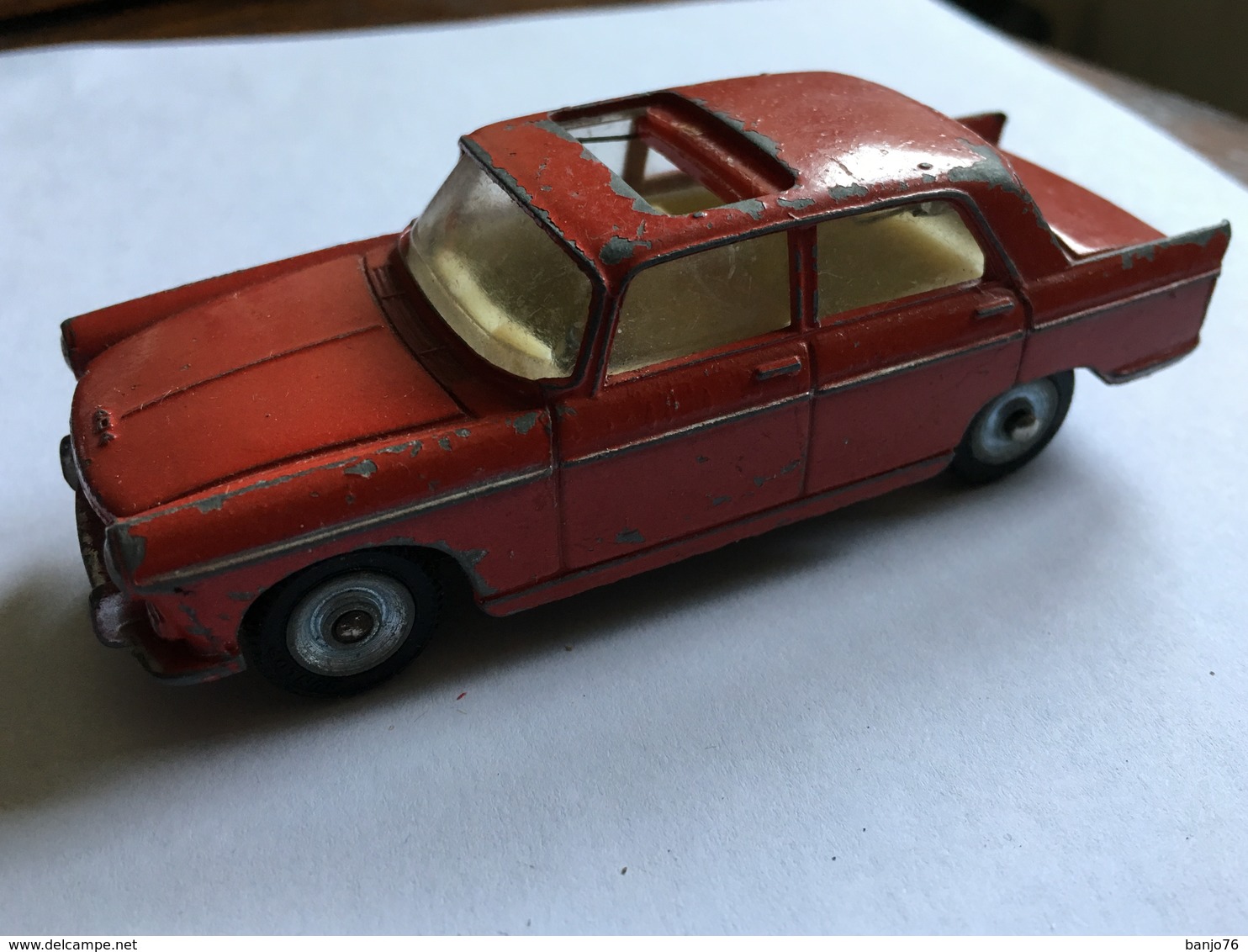 PEUGEOT 404 / DINKY TOYS - MECCANO - Jouets Anciens