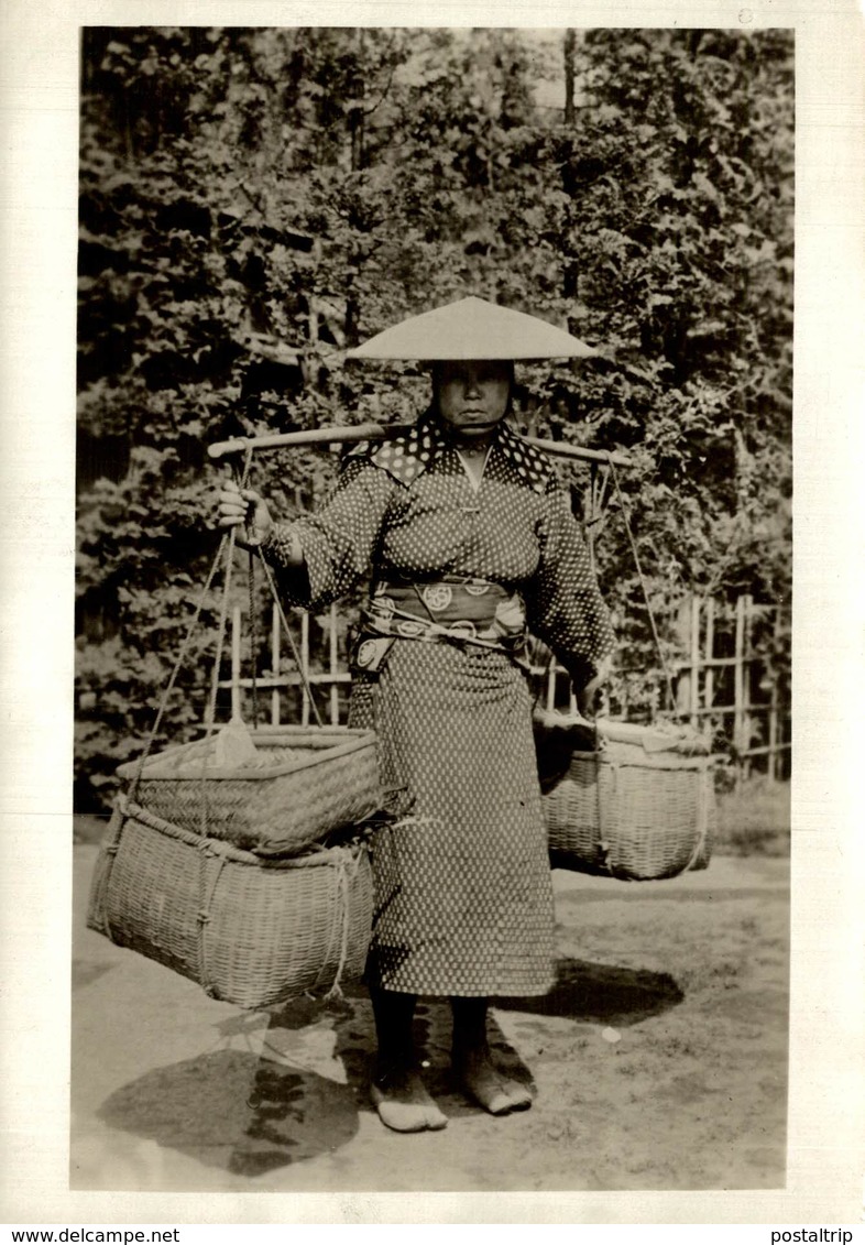 RURAL SCENE GIRLS FLOWER PEDDLER HAWKING  ON THE STREET JAPANESE JAPON JAPAN 16 * 12 CM Fonds Victor FORBIN 1864-1947 - Sin Clasificación