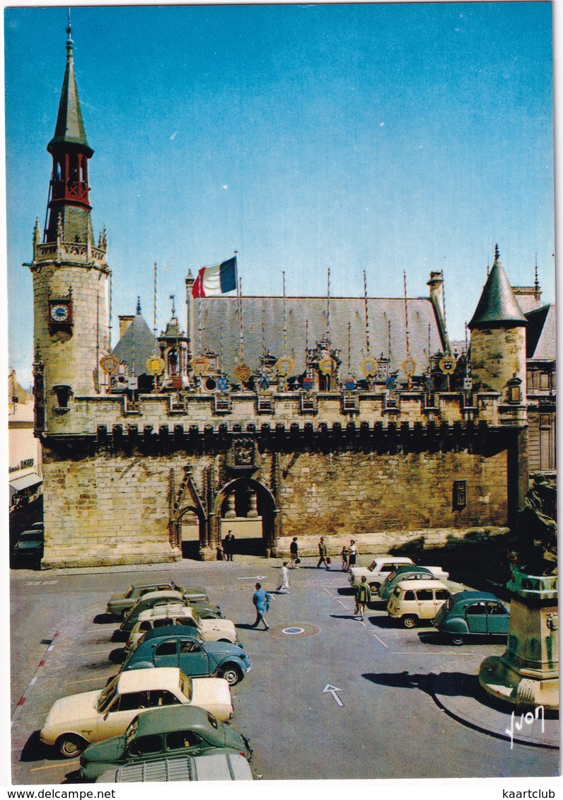 La Rochelle: RENAULT 4CV, 4, 8, FORD TAUNUS P3 17M, 4x CITROËN 2CV, PEUGEOT 404 - Hotel De Ville - Toerisme