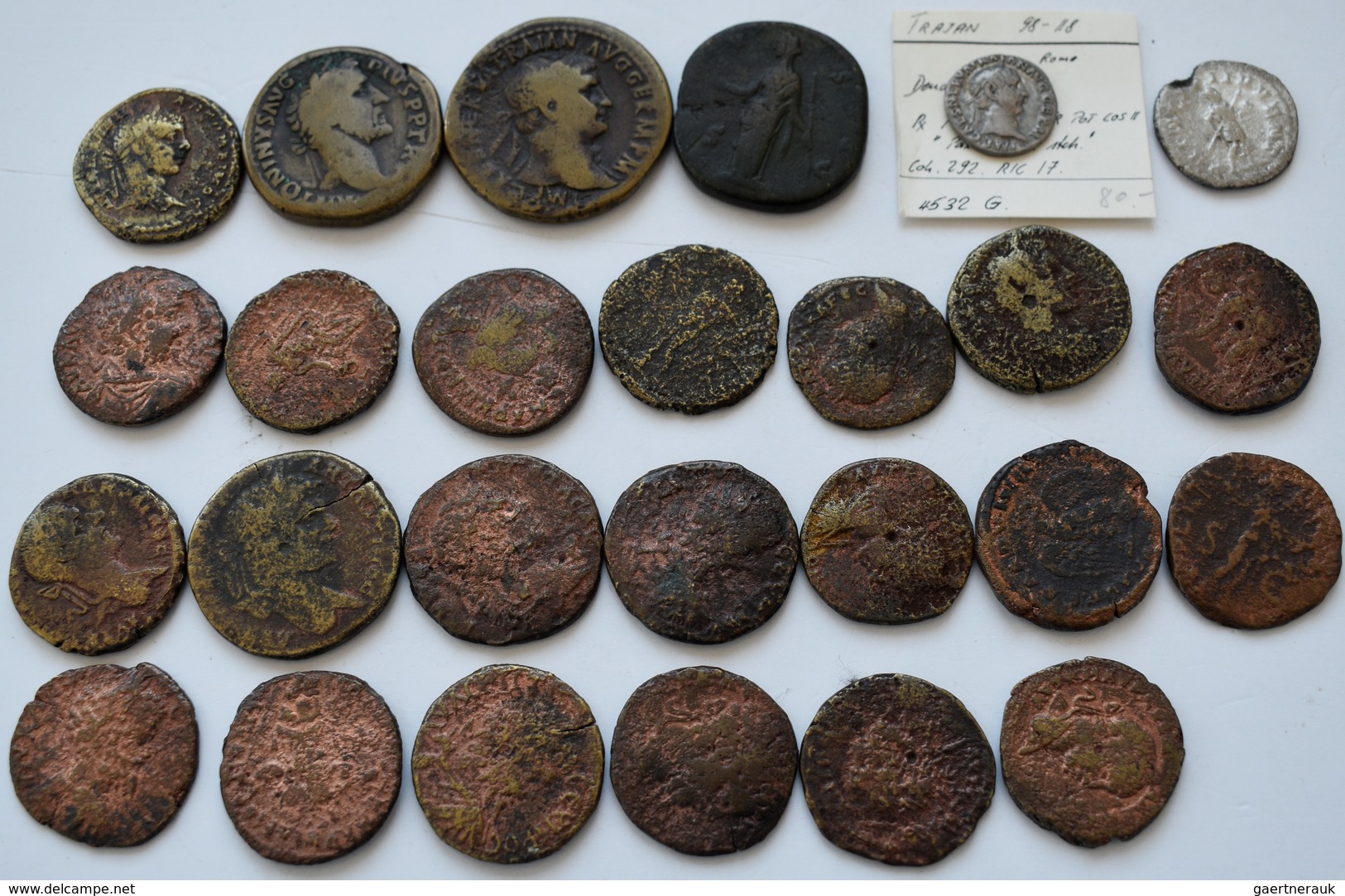 Römische Münzen: Lot 26 Römische Münzen, Unbestimmt, Dabei 2 Silbermünzen. Gekauft Wie Gesehen, Kein - Other & Unclassified