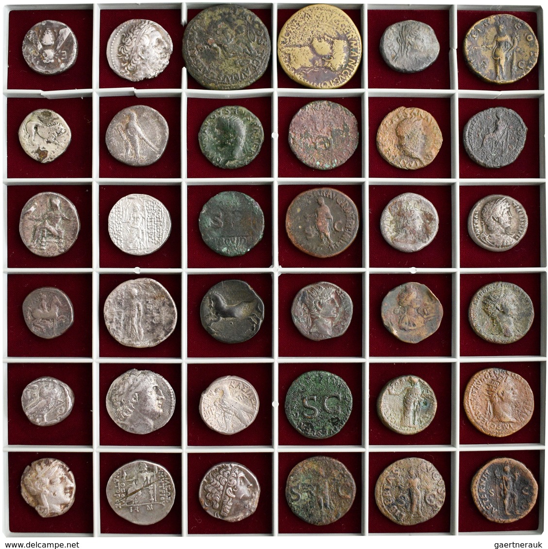 Antike: Eine auf 14 Schuber verteilten Sammlung von insgesamt 720 antiken Münzen: Griechische Münzen