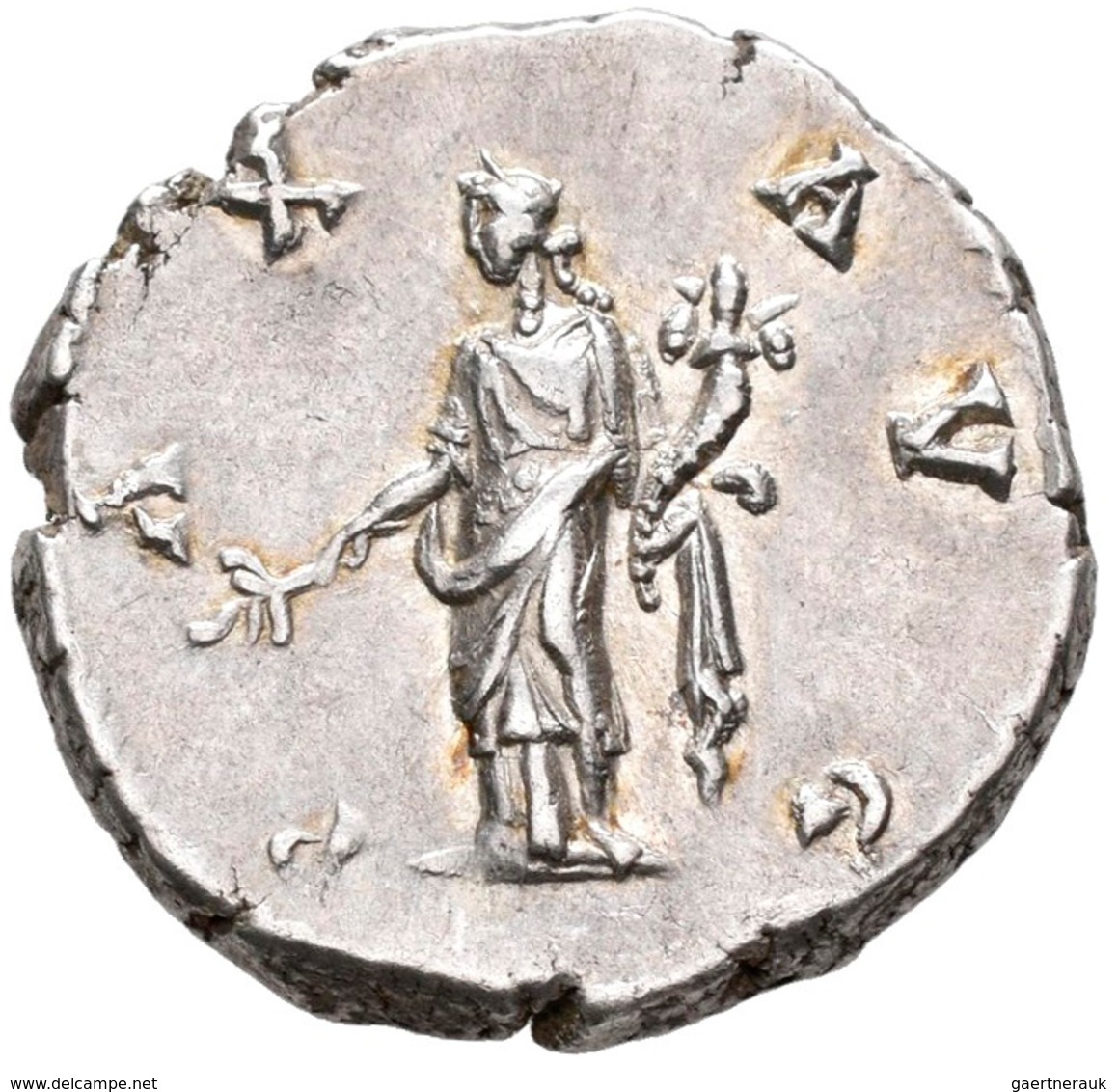 Antike: Lot 11 AR-Denare; Domitianus 69-96 Nerva 96-98, Traianus 98-117, Hadrianus 117-138, Antoninu