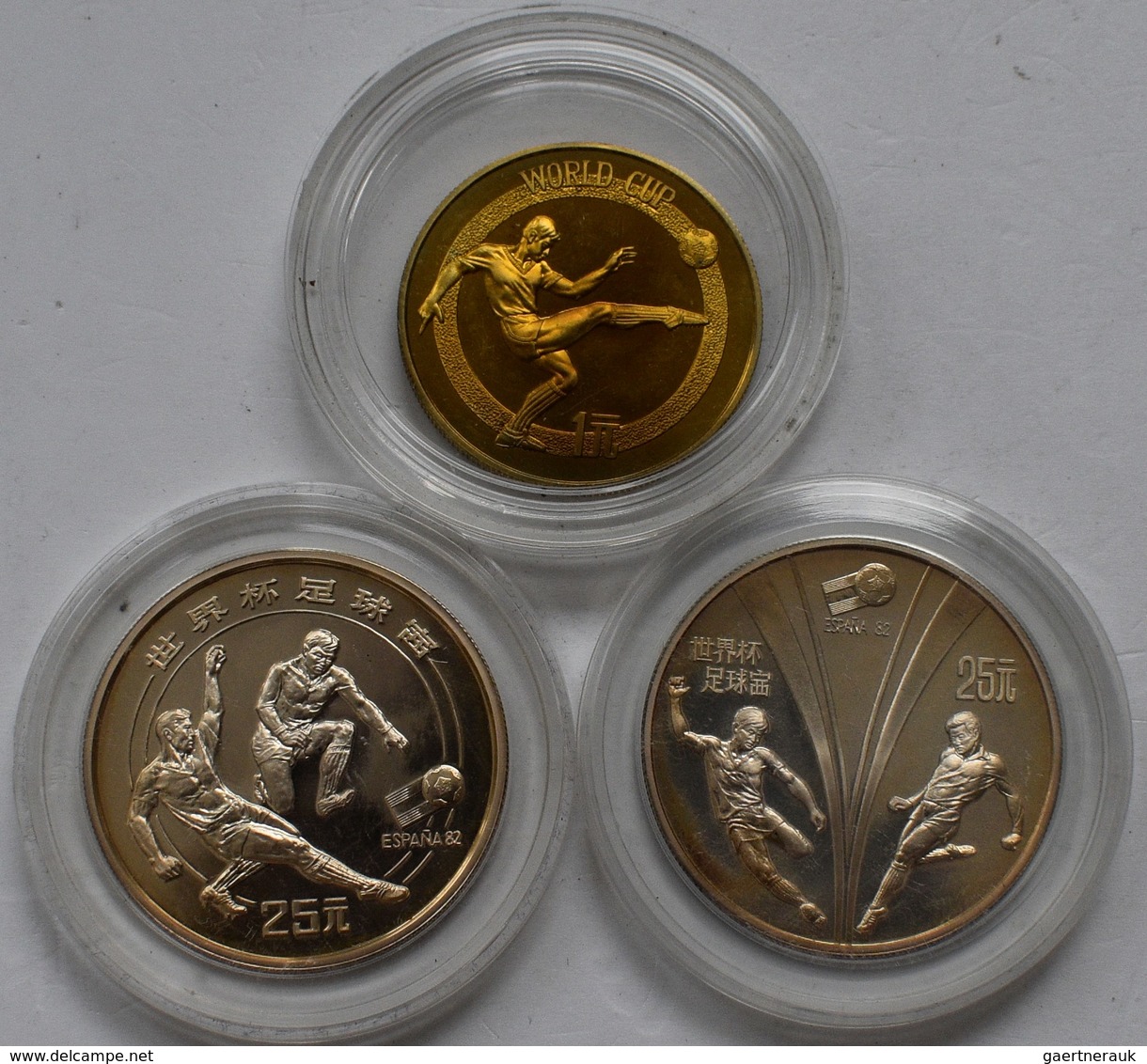 China - Volksrepublik: LOT 3 Münzen, Fußball WM 1982 In Spanien / World Cup: 1 Yuan 1982, Bronze, KM - China