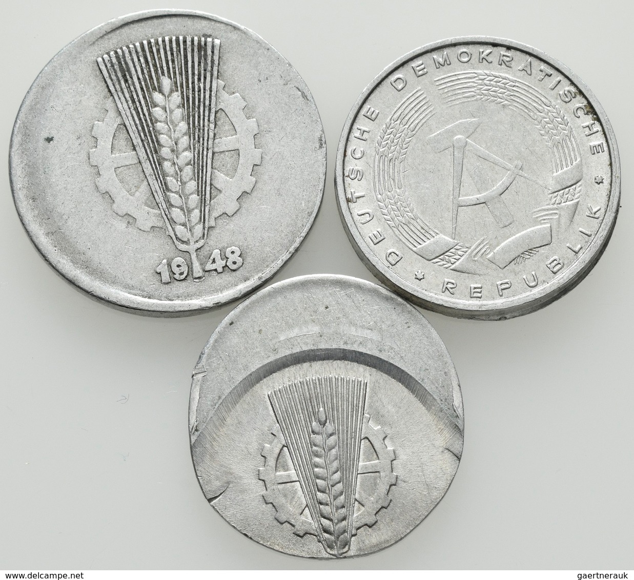DDR: Fehlprägungen, Lot 3 Münzen: 1 Pfennig 1948/1950, Jaeger 1501, Ca. 30% Dezentriert; 10 Pfennig - Andere & Zonder Classificatie
